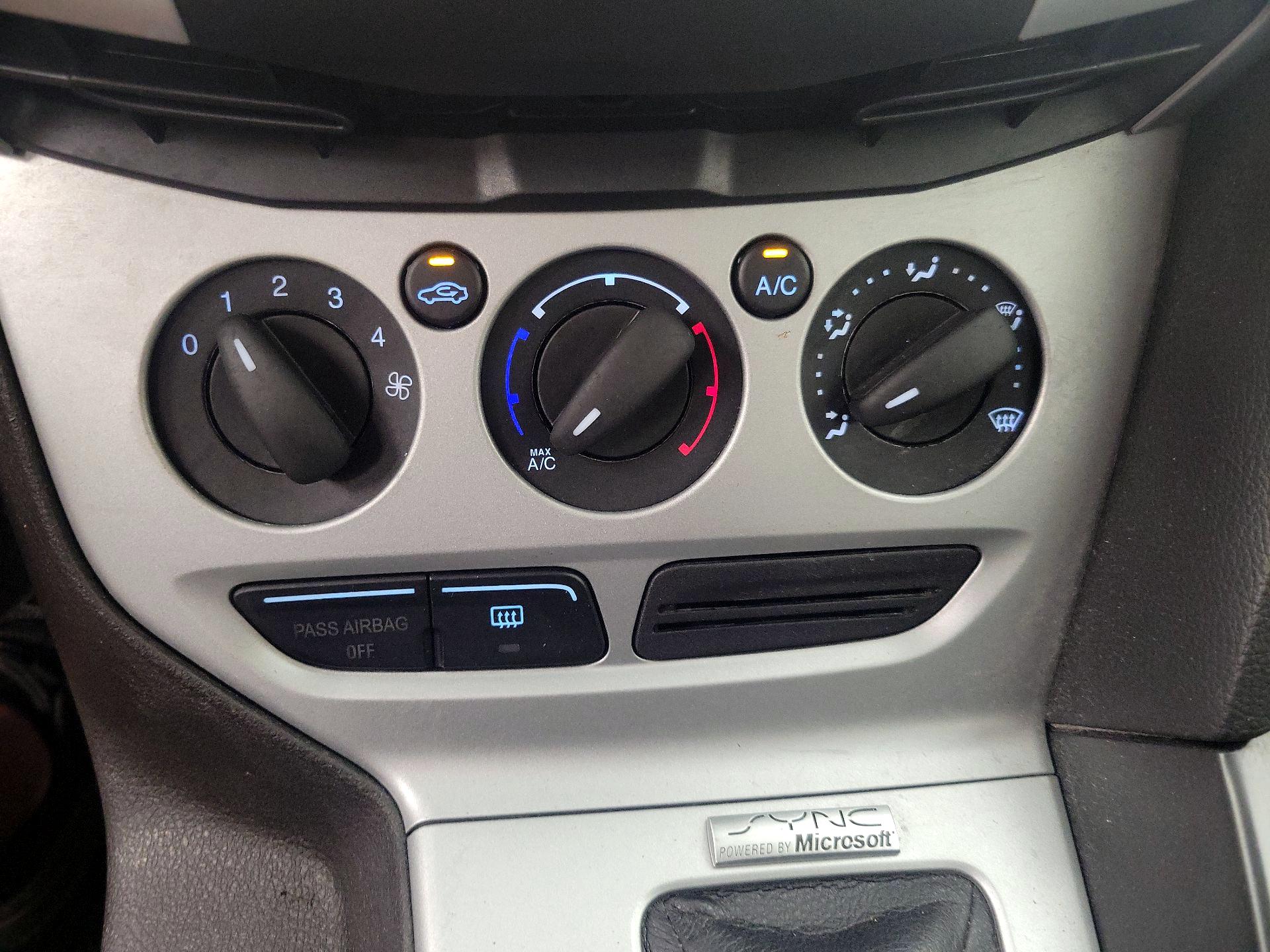 Thumbnail: 2014 Ford Focus - 15