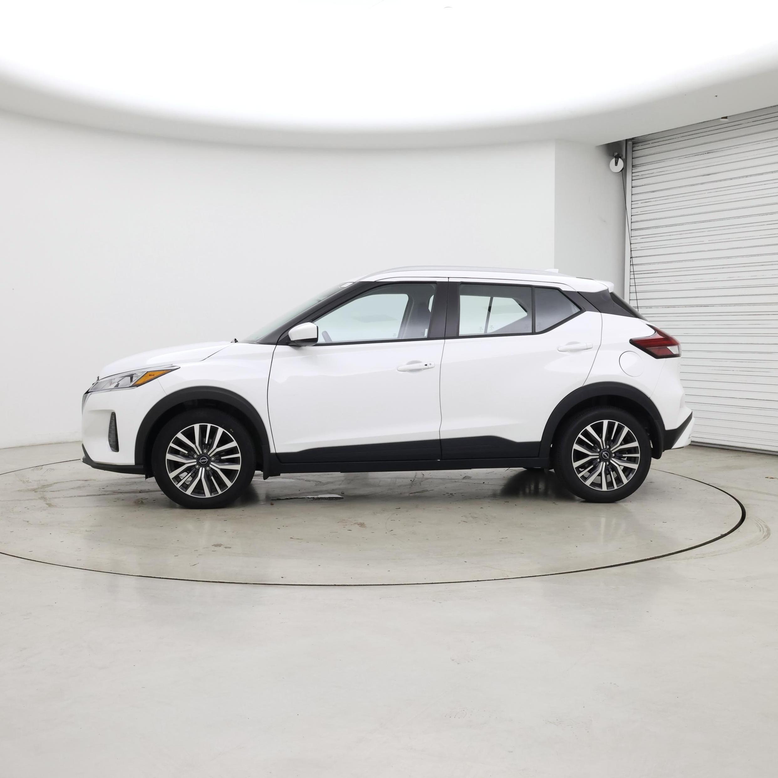 Thumbnail: 2023 Nissan Kicks - 3