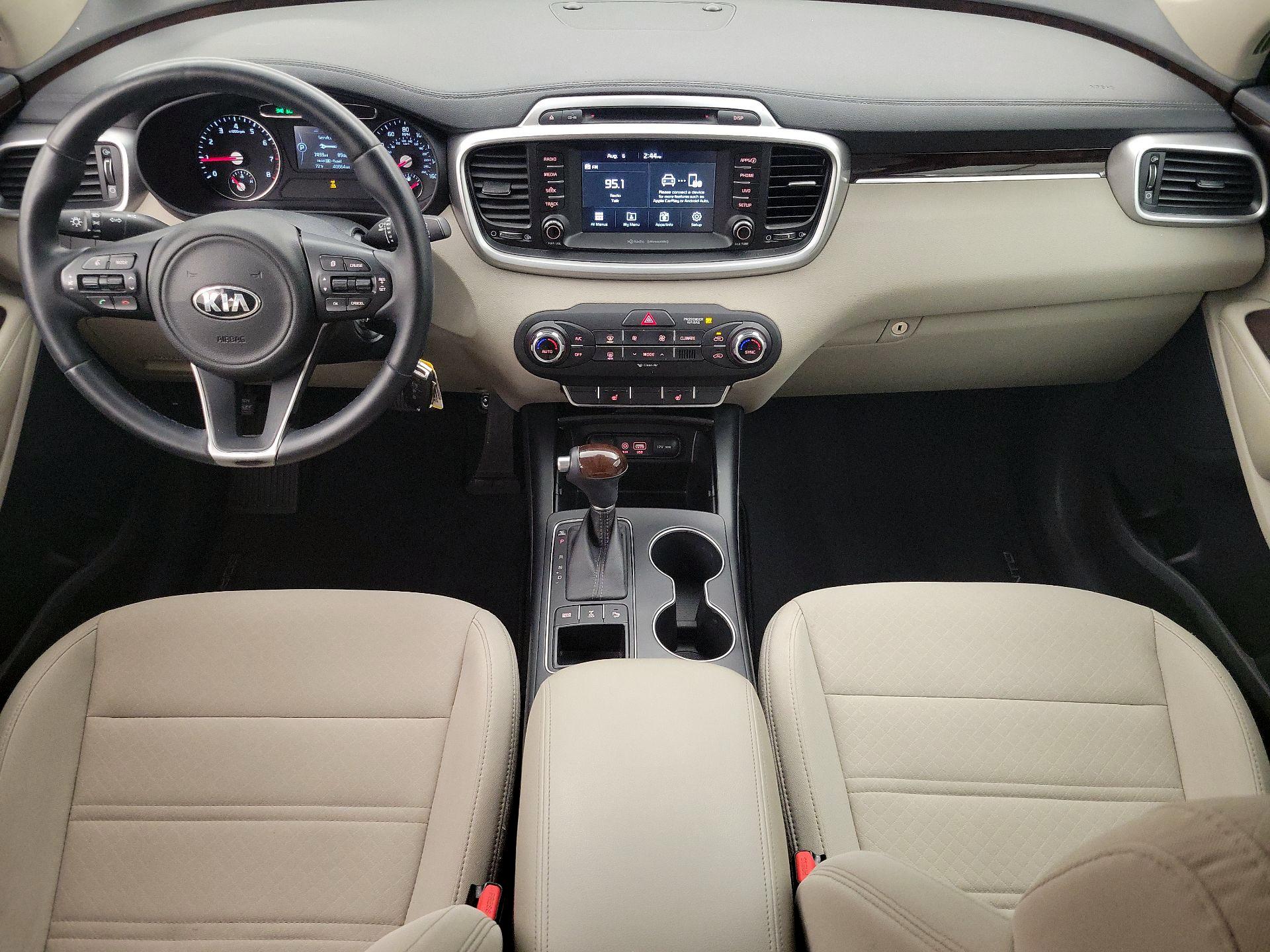Thumbnail: 2017 Kia Sorento - 9