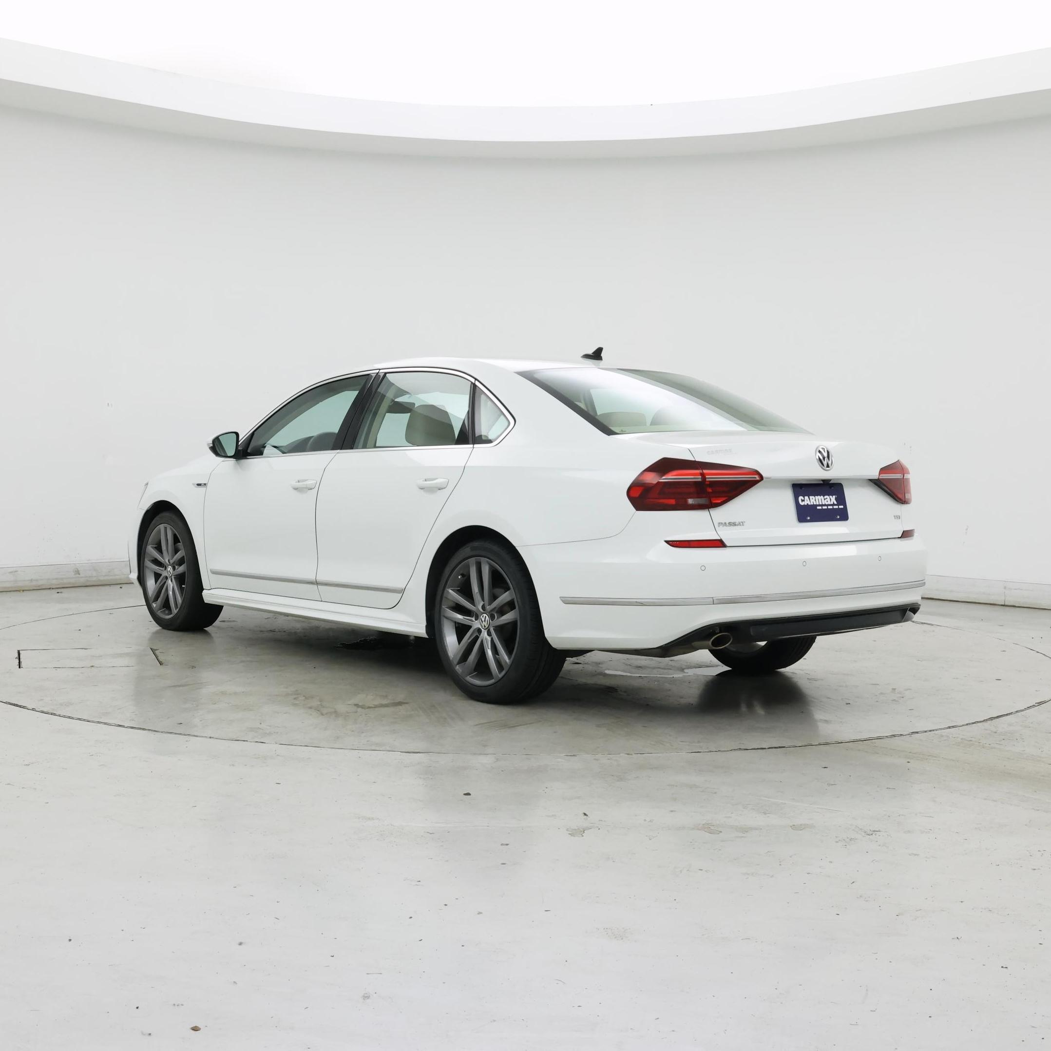 Thumbnail: 2019 Volkswagen Passat - 2