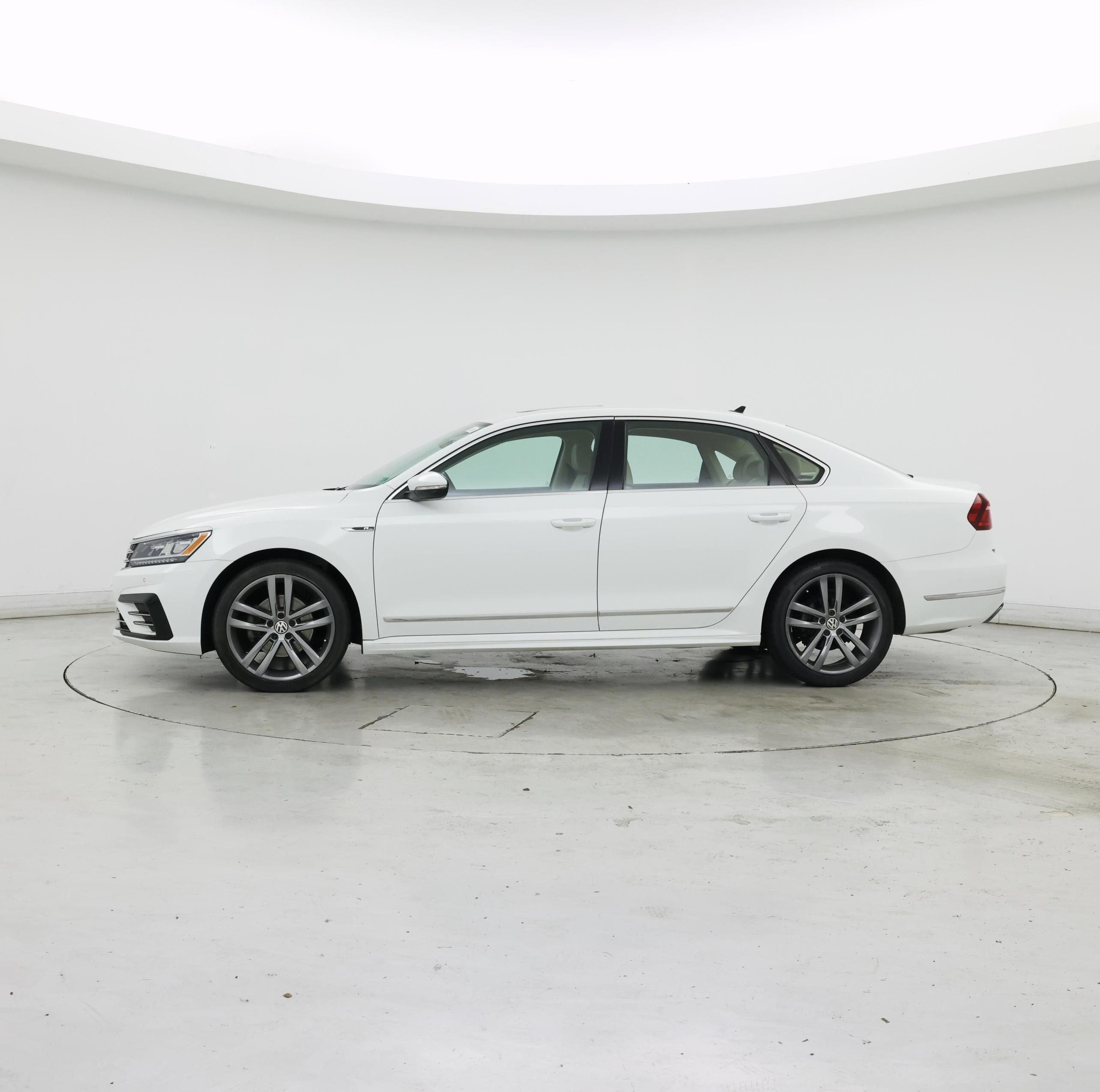 Thumbnail: 2019 Volkswagen Passat - 3