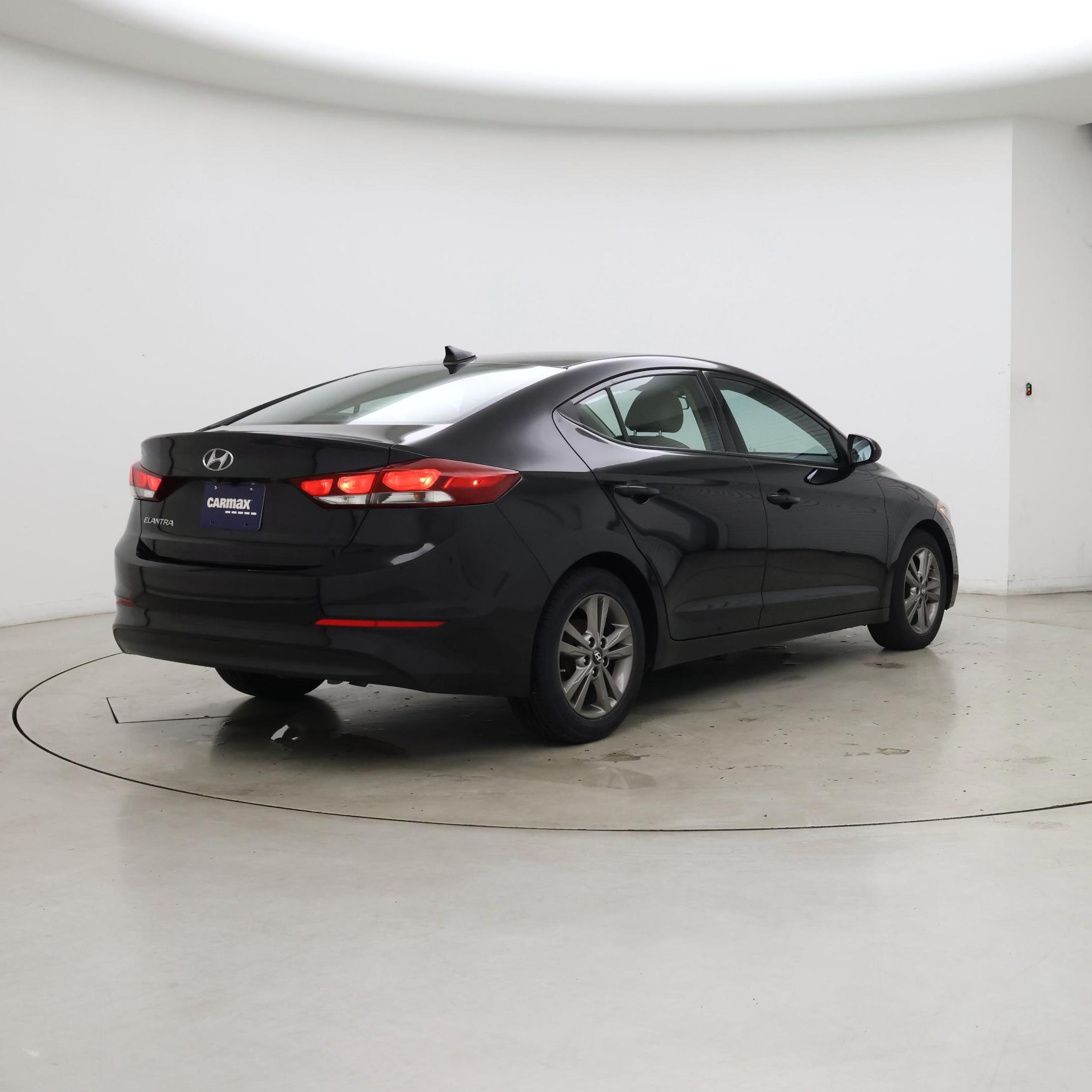 Thumbnail: 2017 Hyundai Elantra - 8