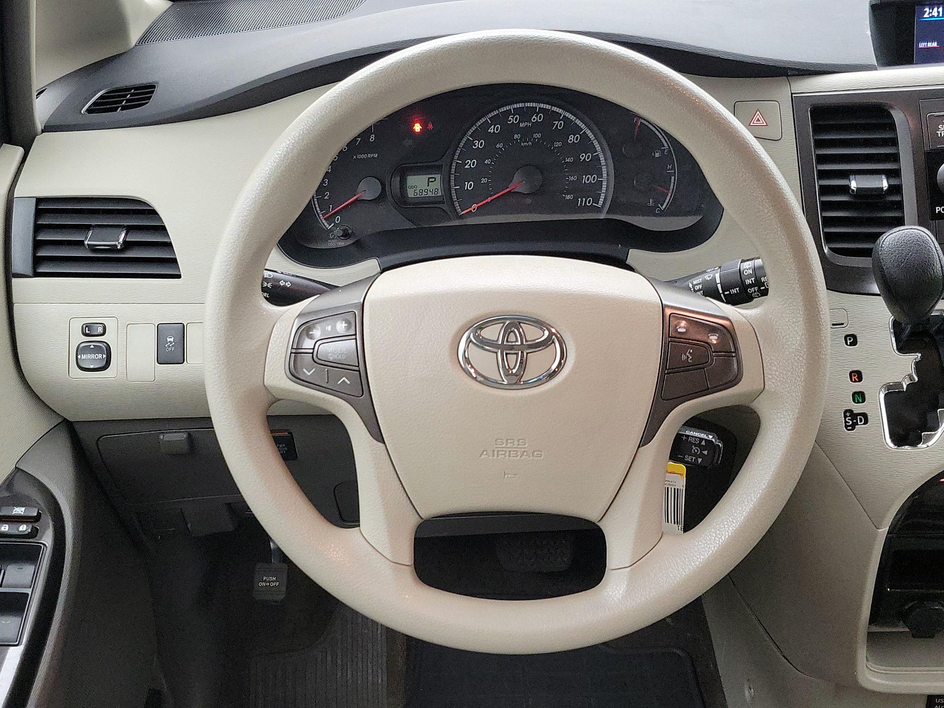 Thumbnail: 2013 Toyota Sienna - 10
