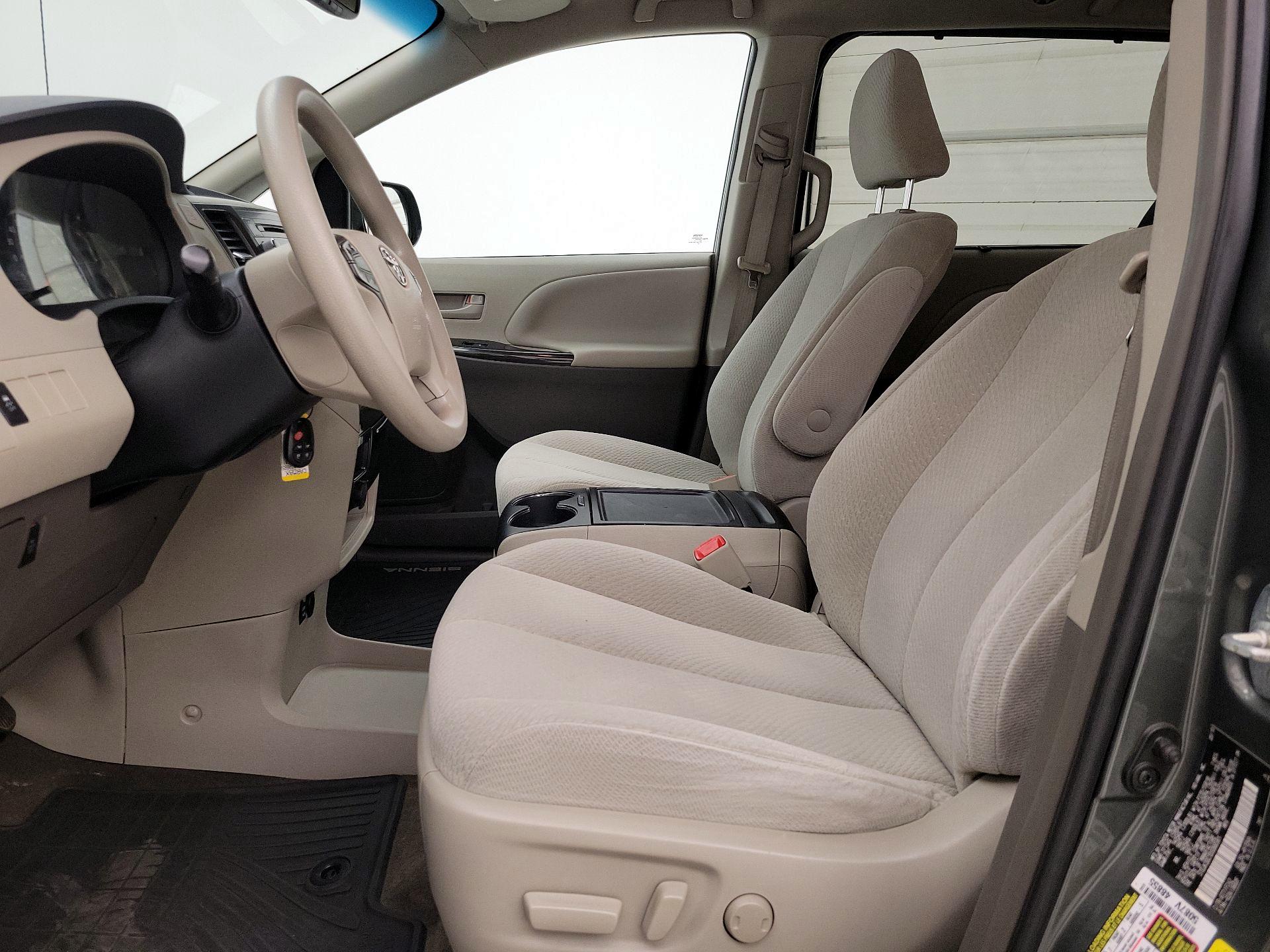Thumbnail: 2013 Toyota Sienna - 11