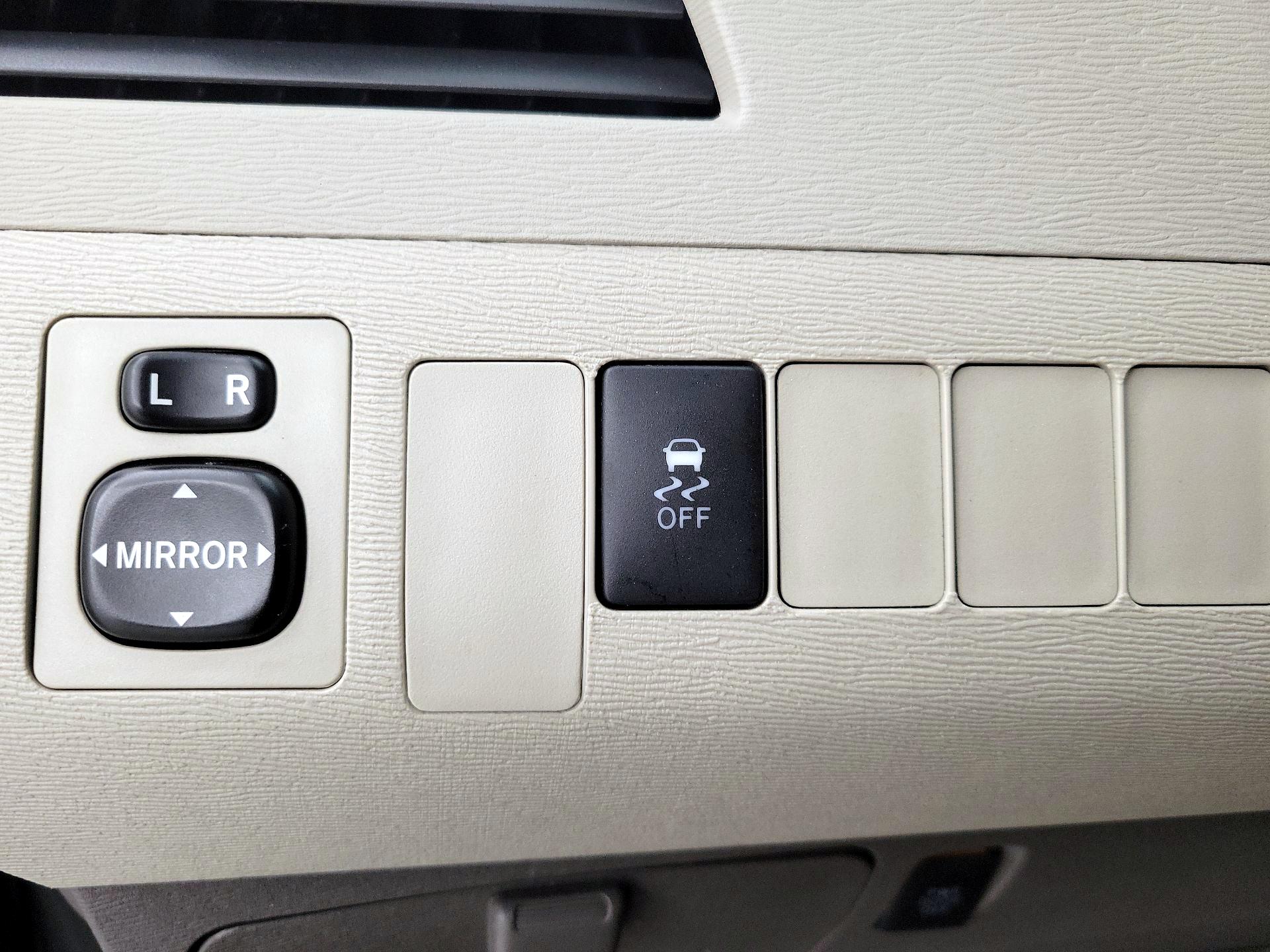 Thumbnail: 2013 Toyota Sienna - 13