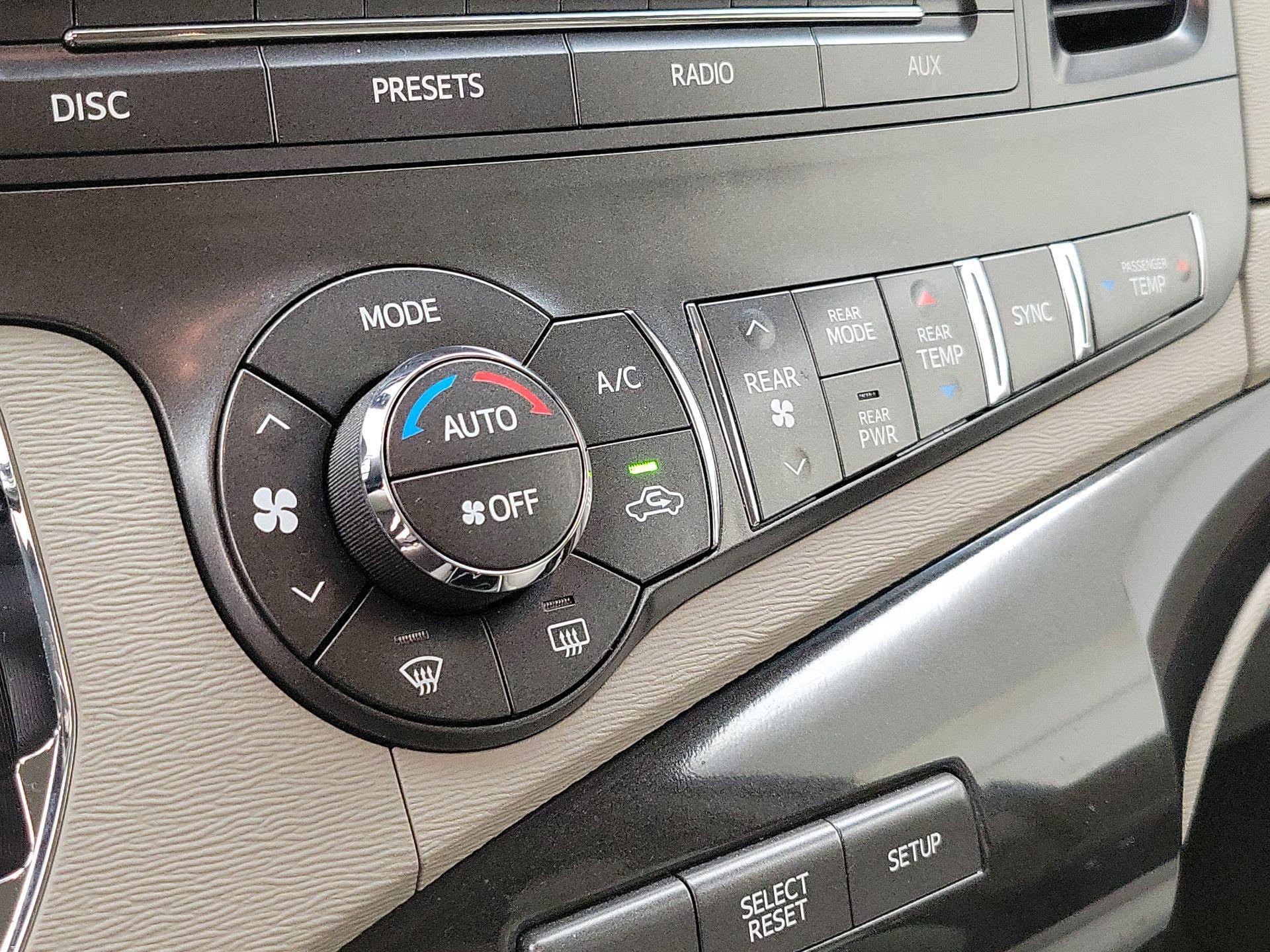 Thumbnail: 2013 Toyota Sienna - 16