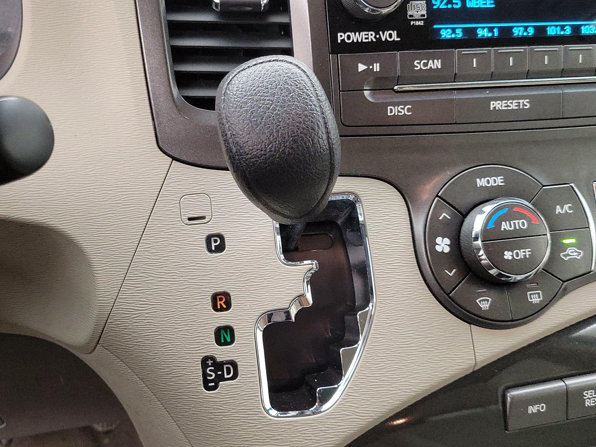Thumbnail: 2013 Toyota Sienna - 17