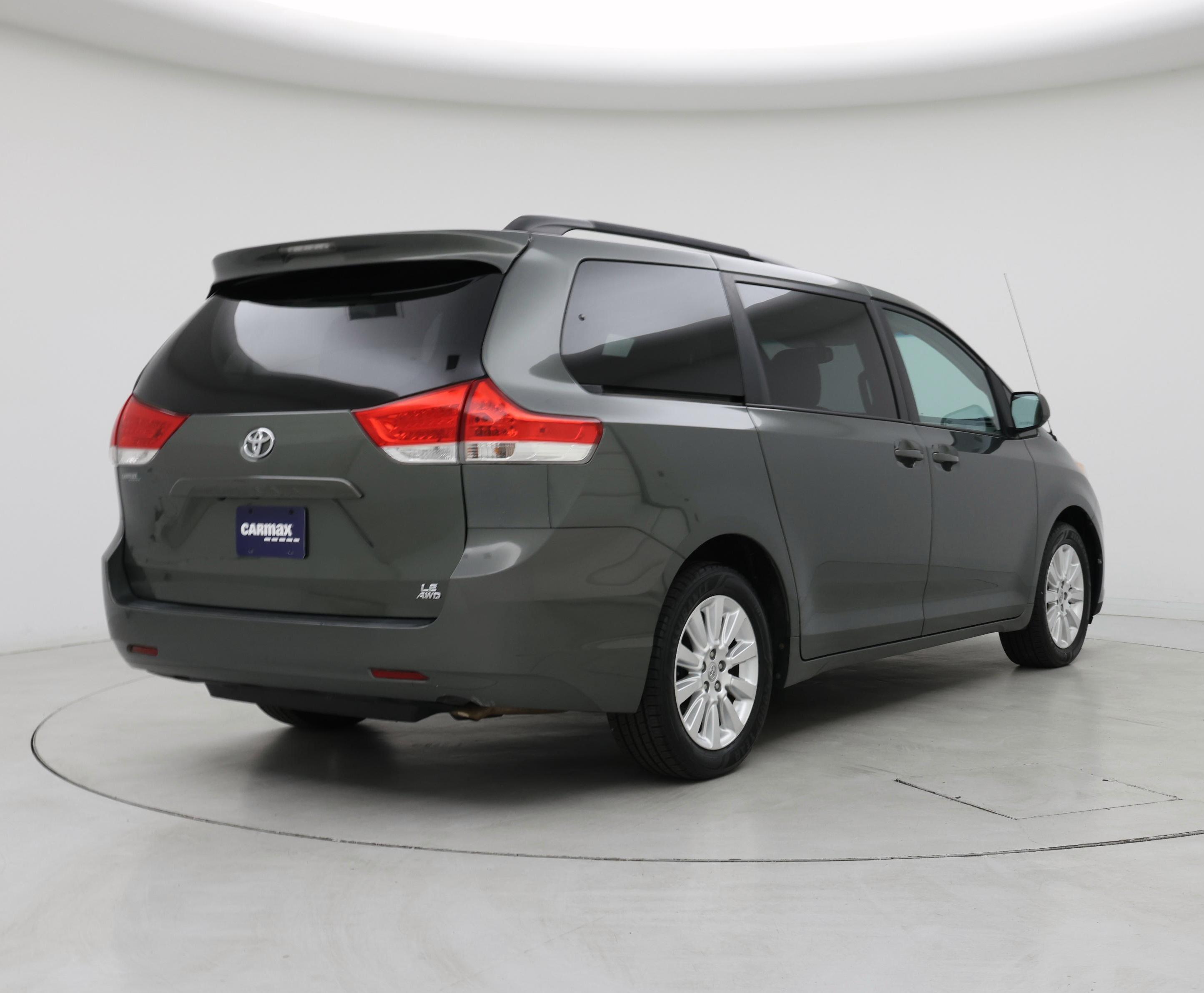 Thumbnail: 2013 Toyota Sienna - 8