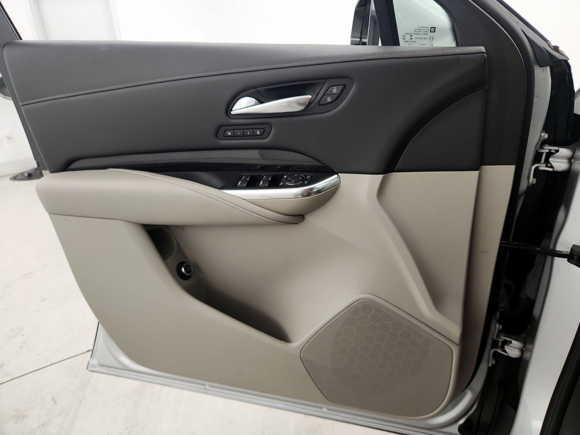 Thumbnail: 2022 Cadillac XT4 - 12