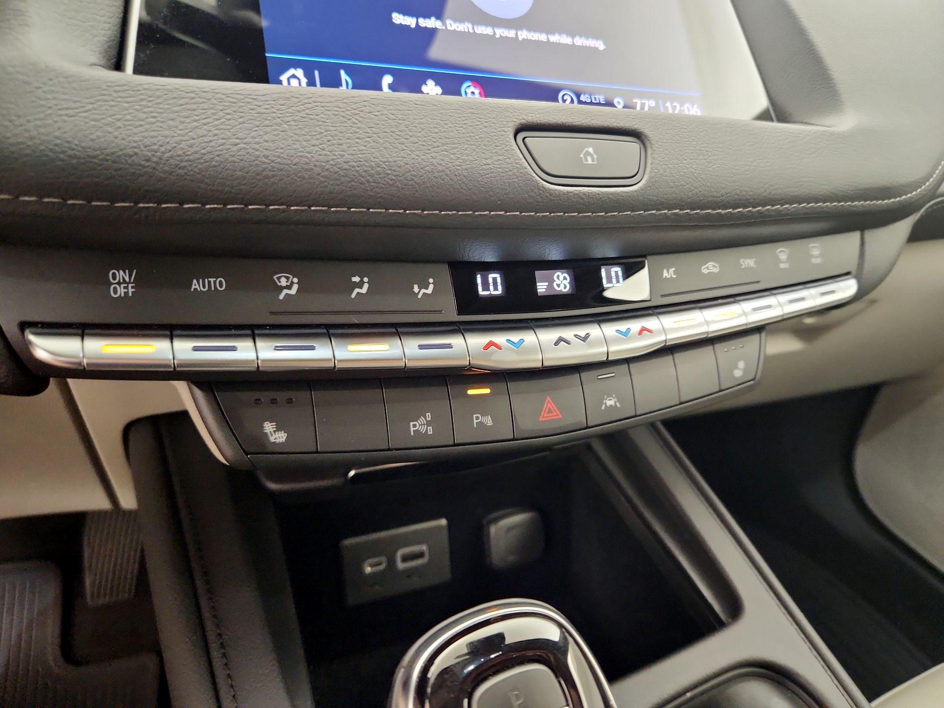 Thumbnail: 2022 Cadillac XT4 - 16