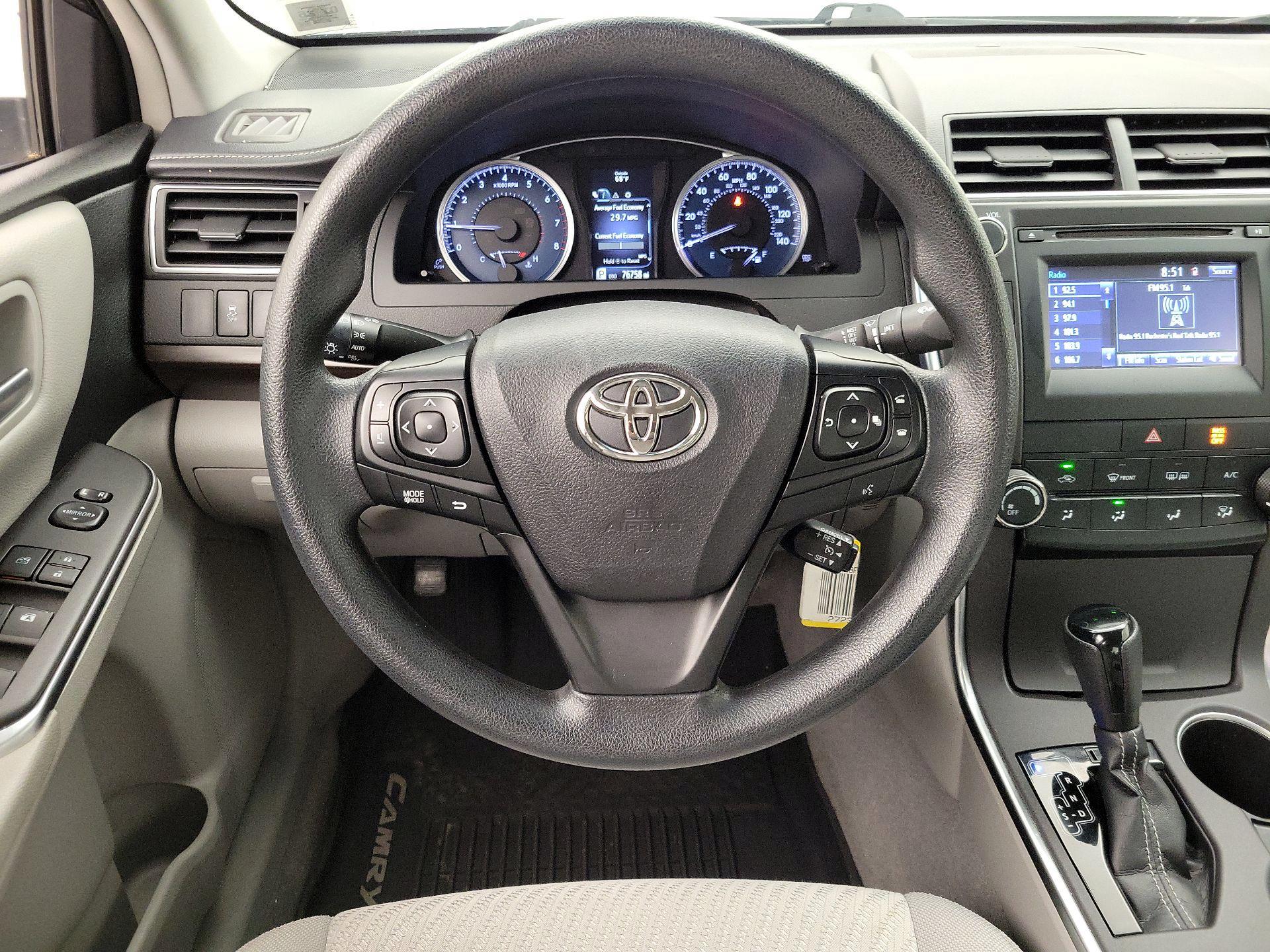 Thumbnail: 2016 Toyota Camry - 10