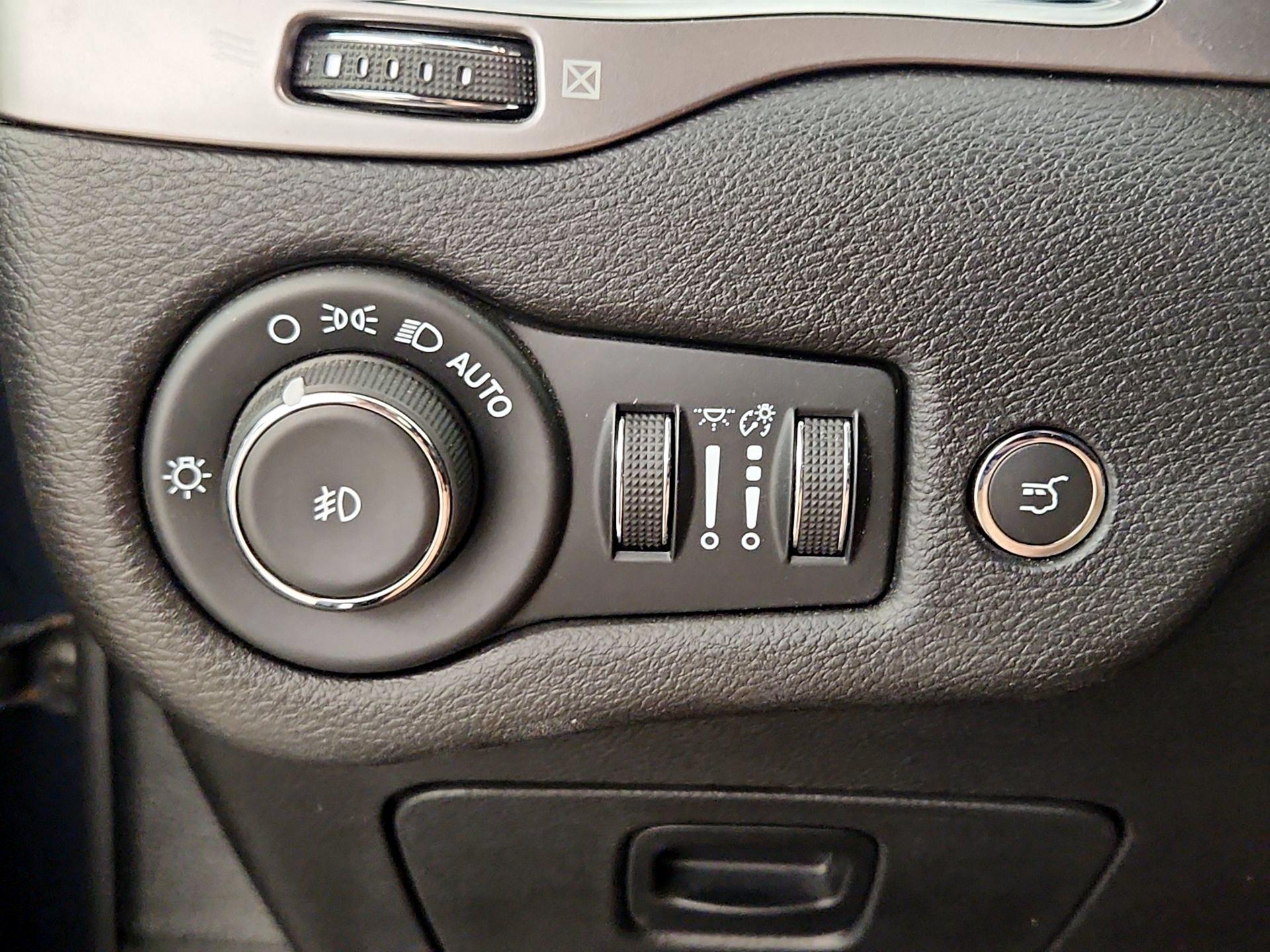 Thumbnail: 2021 Jeep Cherokee - 13