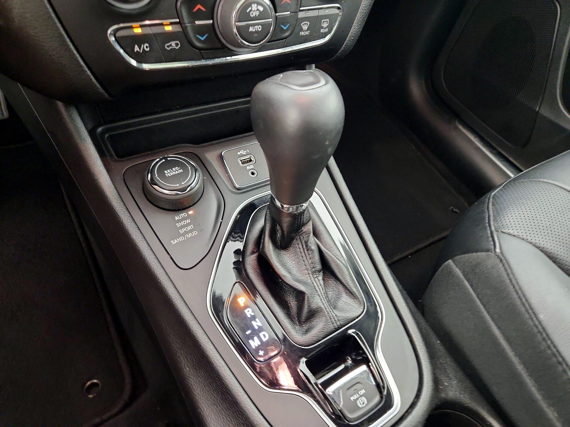 Thumbnail: 2021 Jeep Cherokee - 17