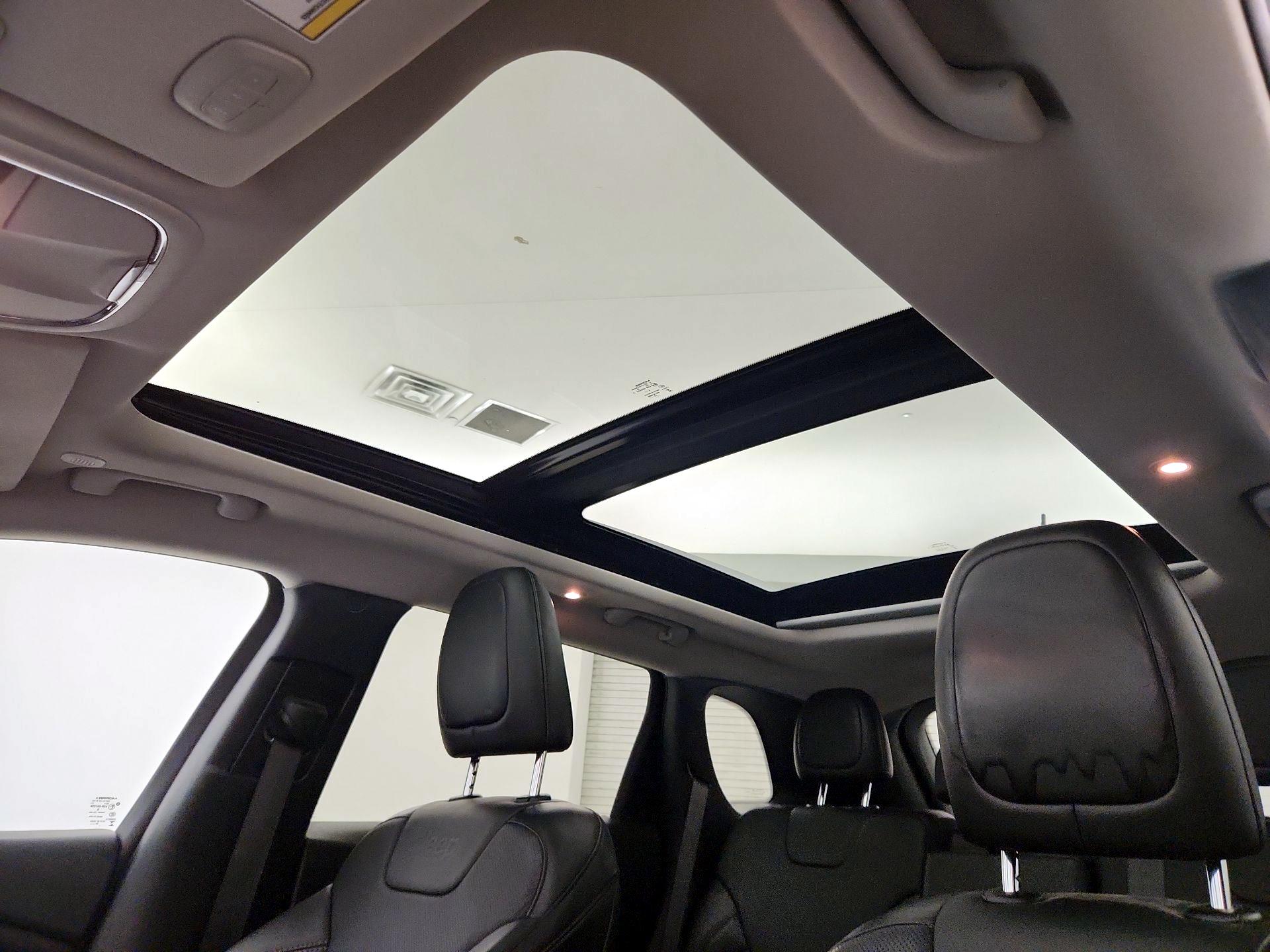 Thumbnail: 2021 Jeep Cherokee - 19