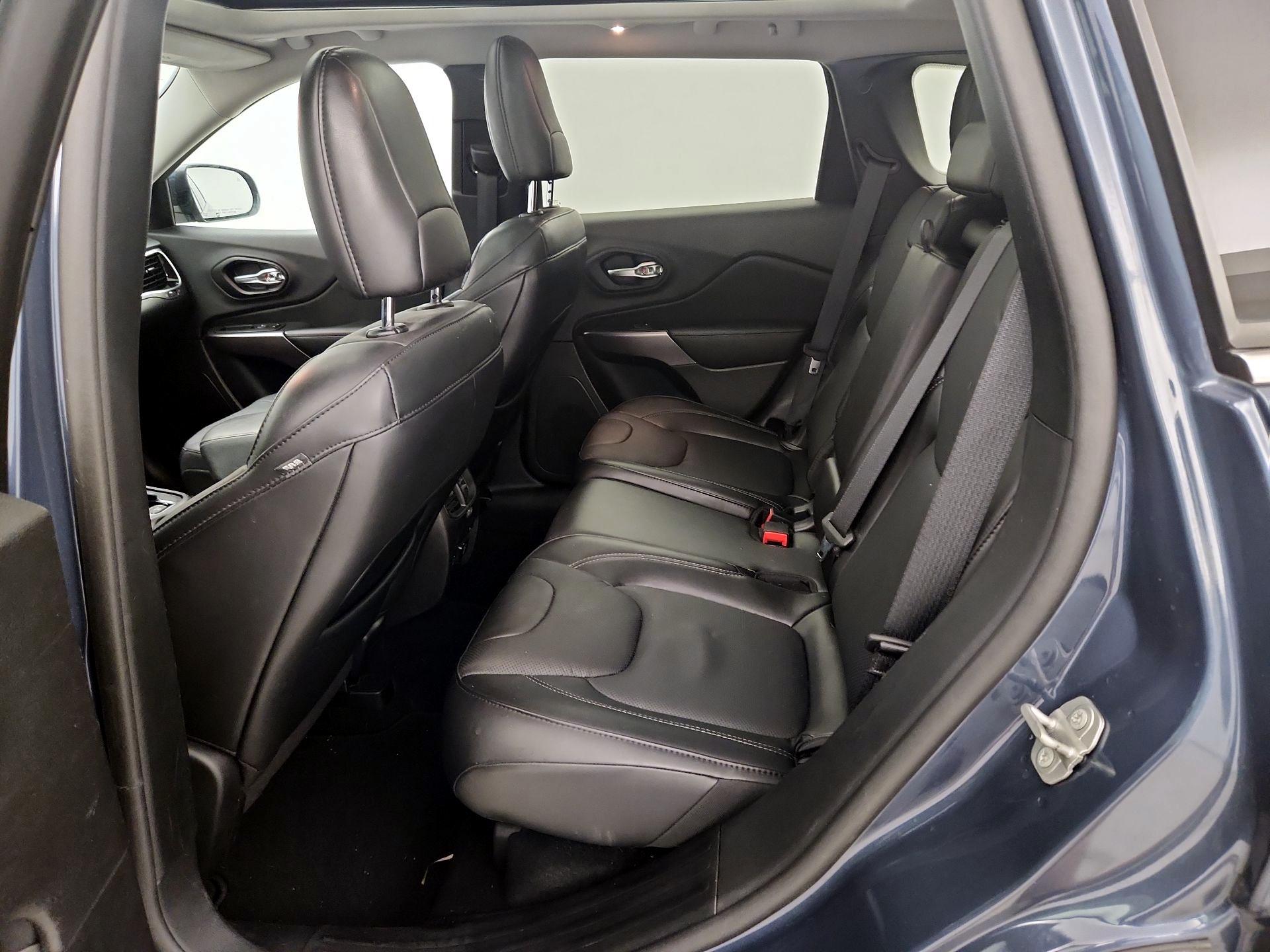 Thumbnail: 2021 Jeep Cherokee - 20