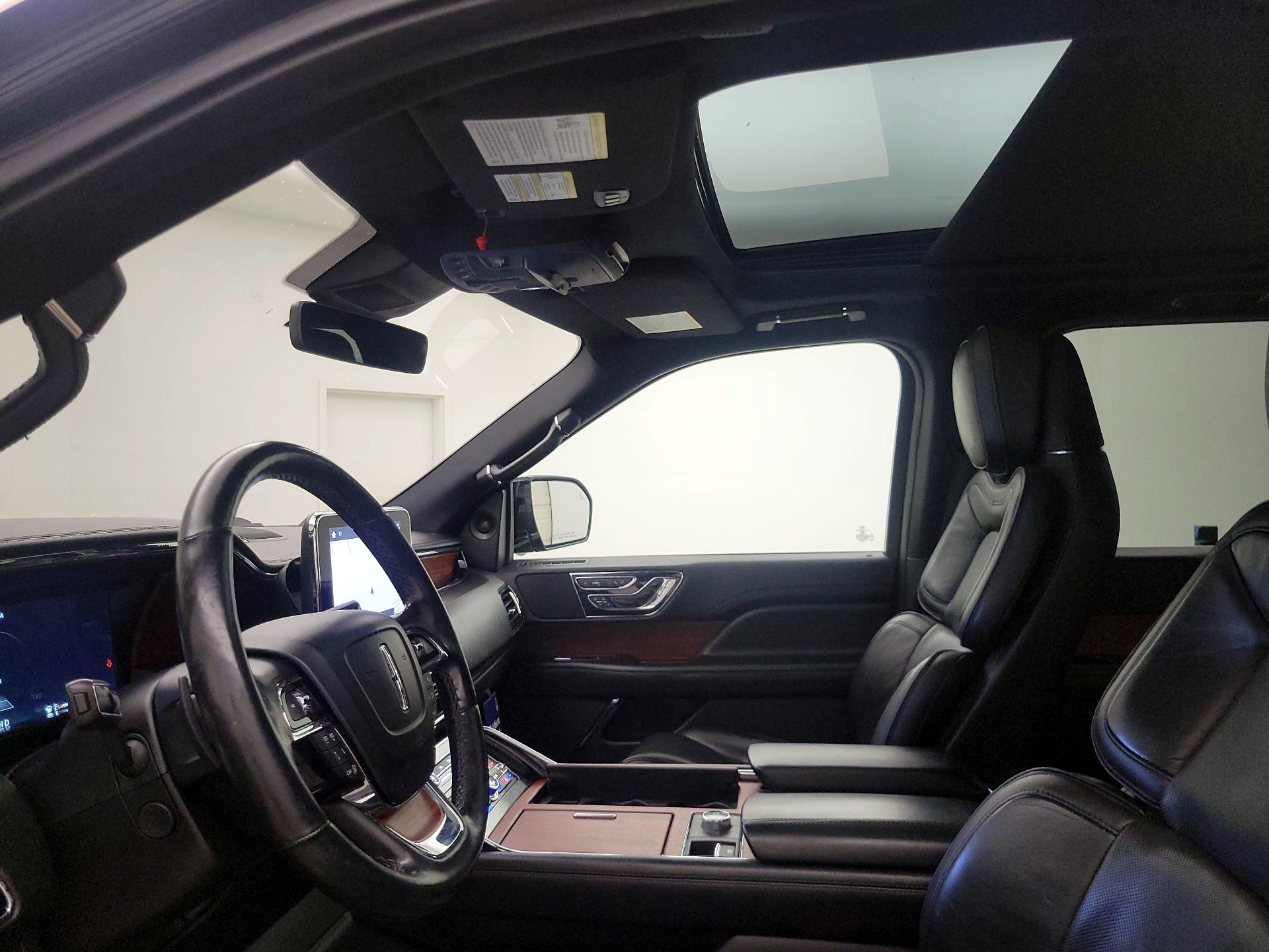 Thumbnail: 2018 Lincoln Navigator - 19