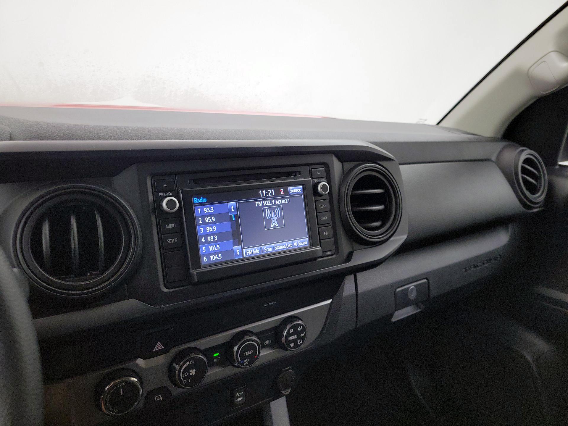 Thumbnail: 2019 Toyota Tacoma - 15