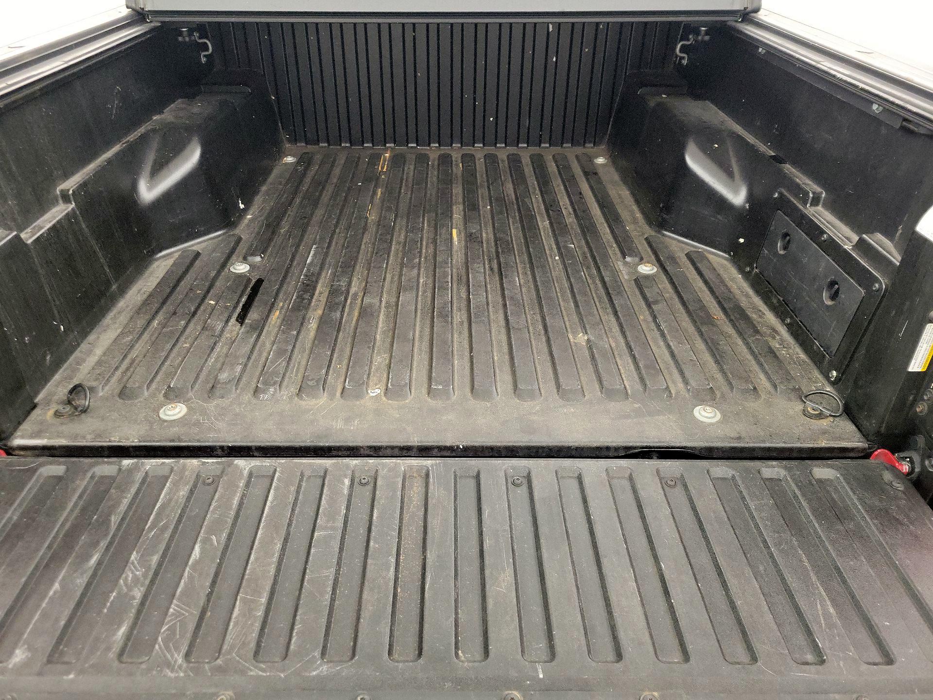 Thumbnail: 2019 Toyota Tacoma - 20