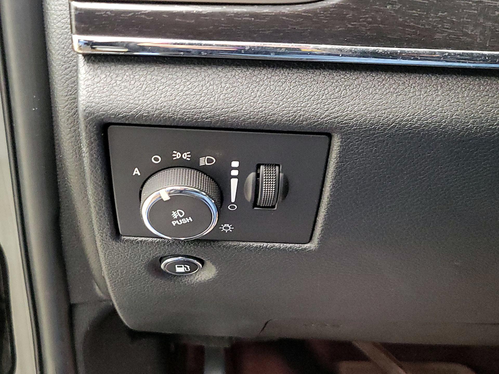 Thumbnail: 2016 Jeep Grand Cherokee - 13