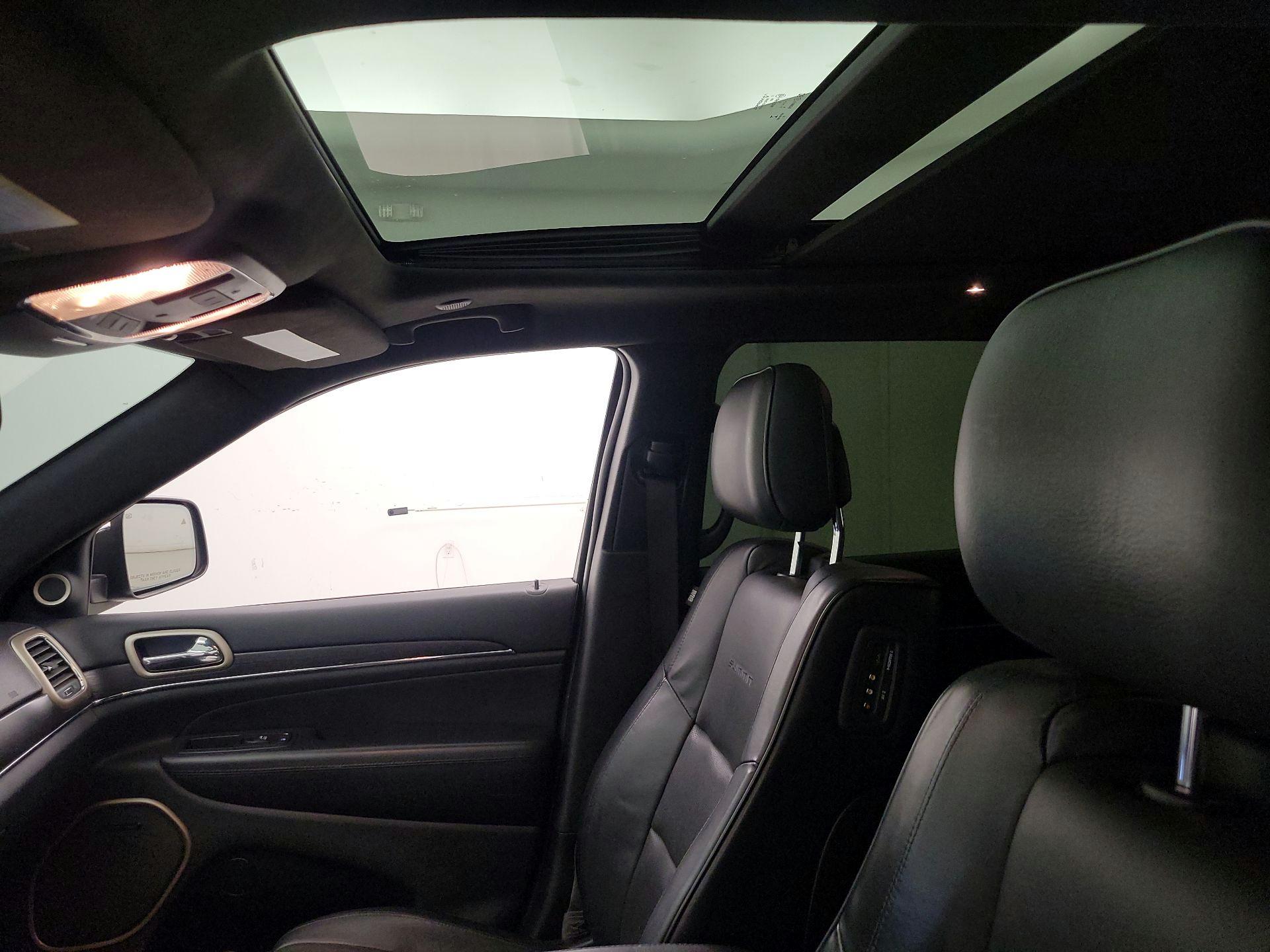 Thumbnail: 2016 Jeep Grand Cherokee - 20