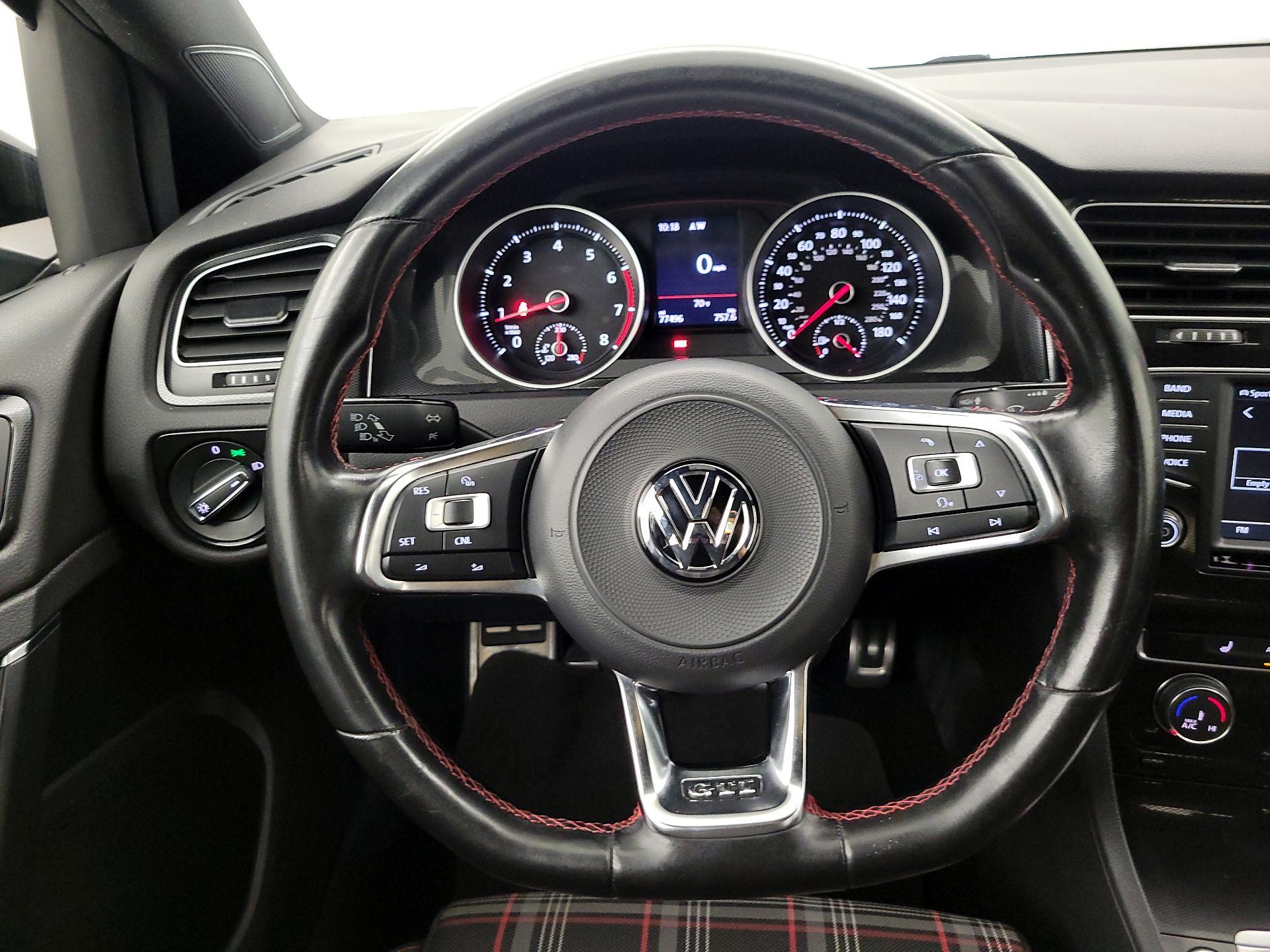 Thumbnail: 2017 Volkswagen Golf - 10