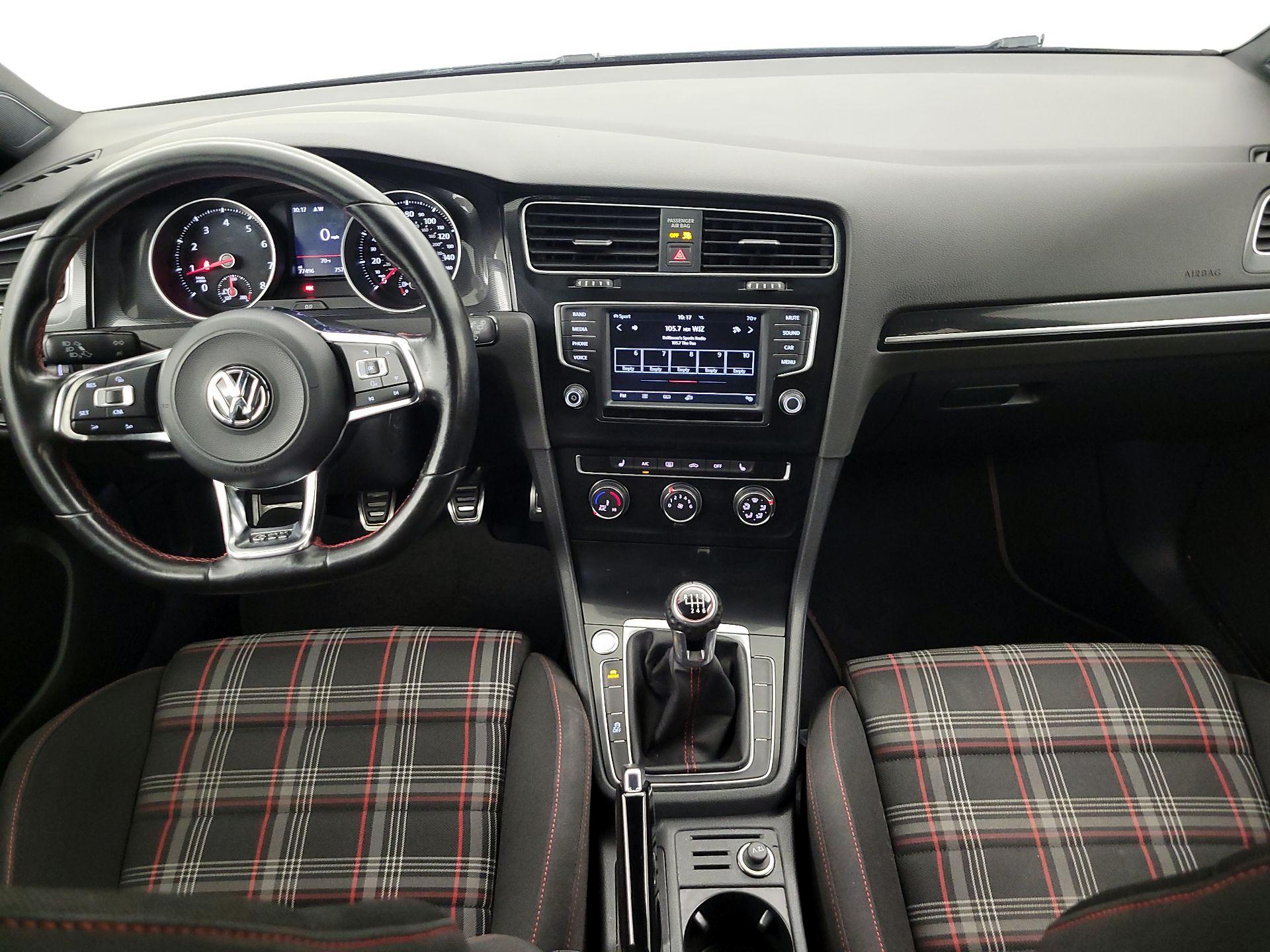 Thumbnail: 2017 Volkswagen Golf - 11