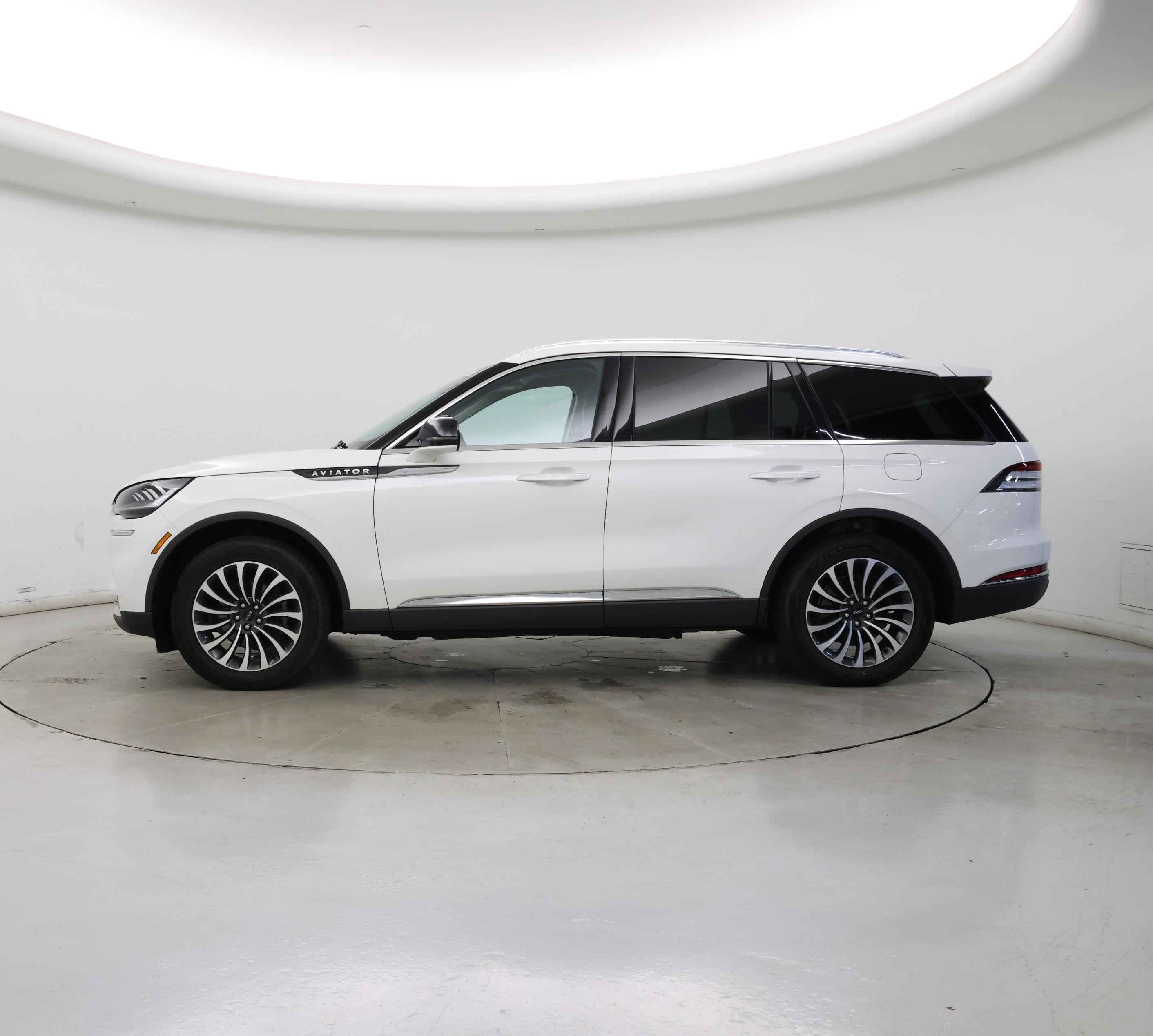 Thumbnail: 2022 Lincoln Aviator - 3