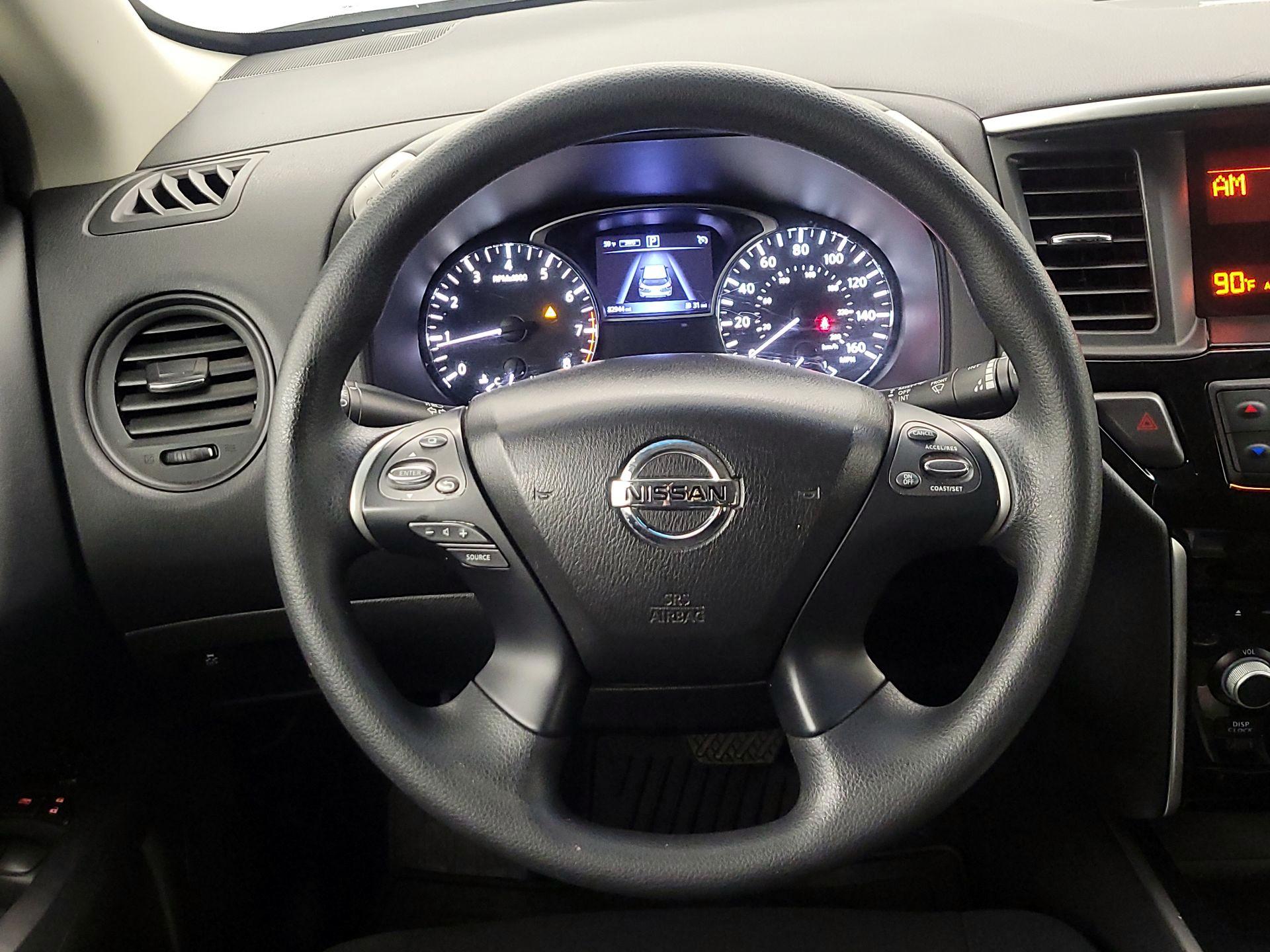 Thumbnail: 2016 Nissan Pathfinder - 10