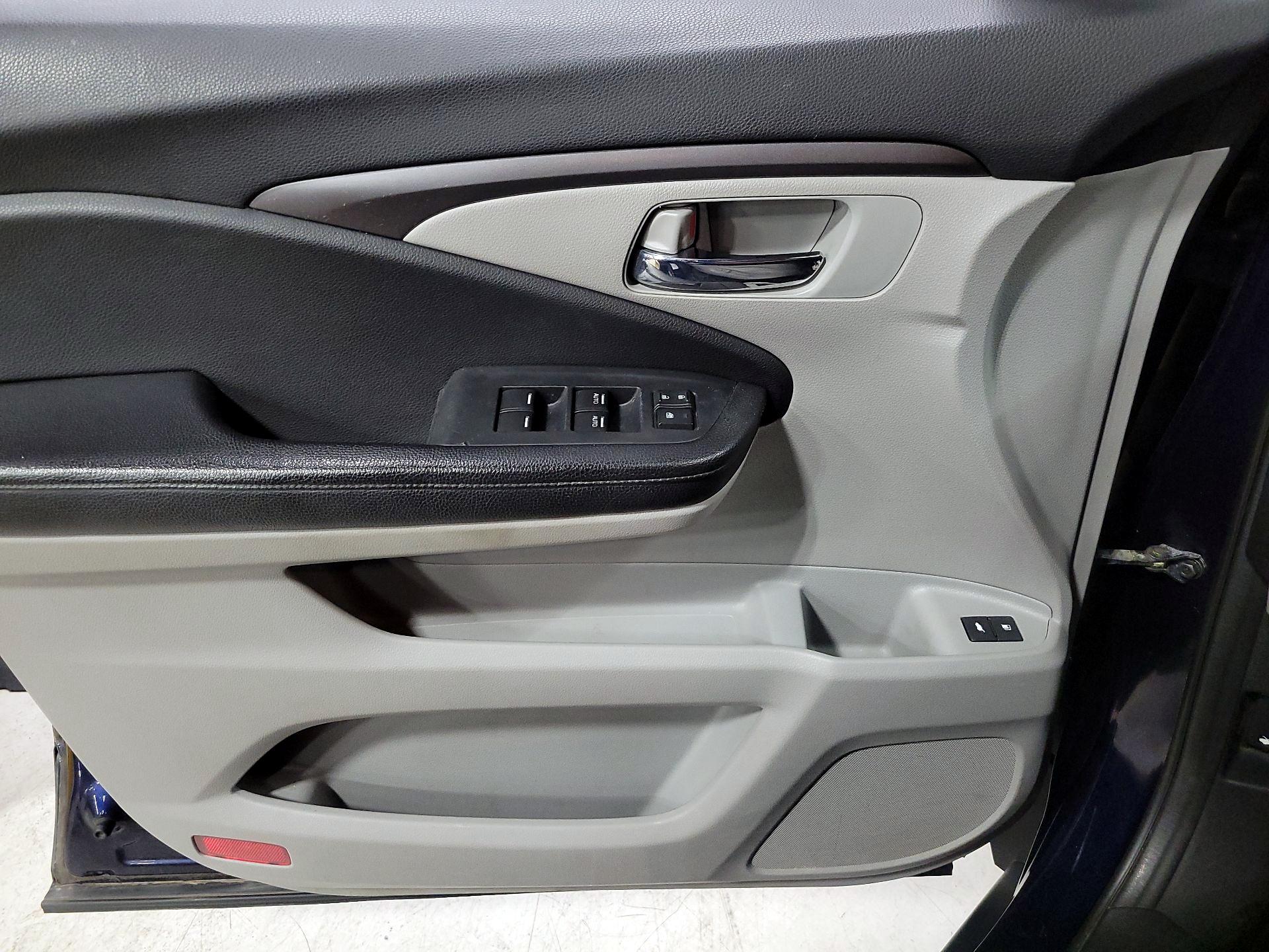 Thumbnail: 2016 Honda Pilot - 12