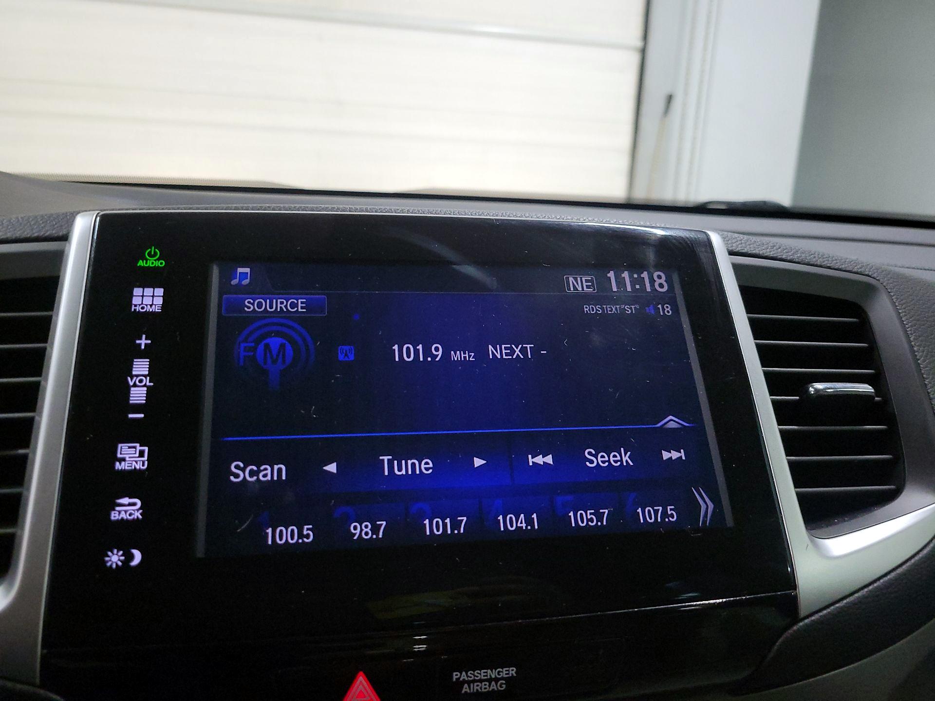 Thumbnail: 2016 Honda Pilot - 15