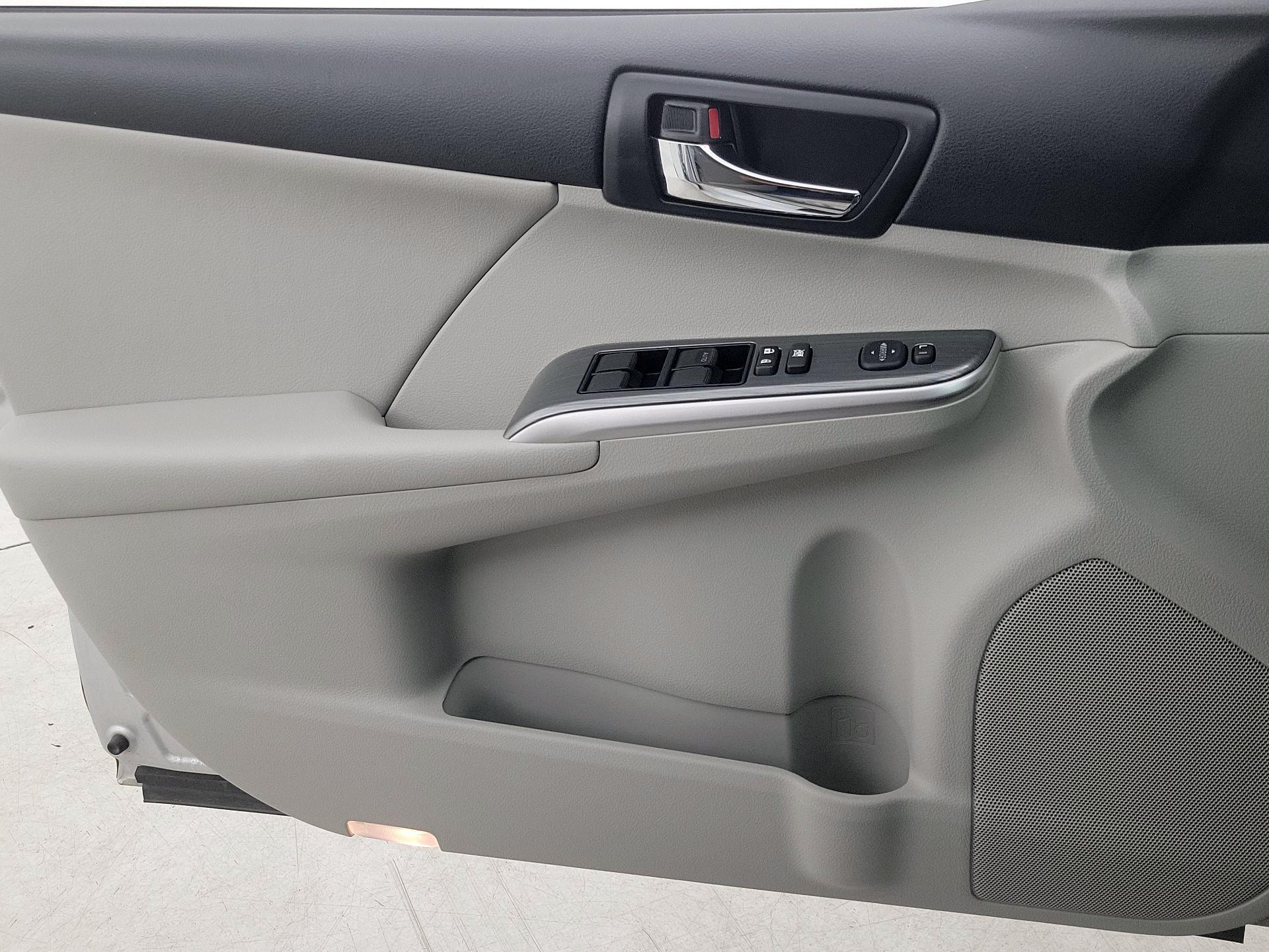 Thumbnail: 2014 Toyota Camry - 12