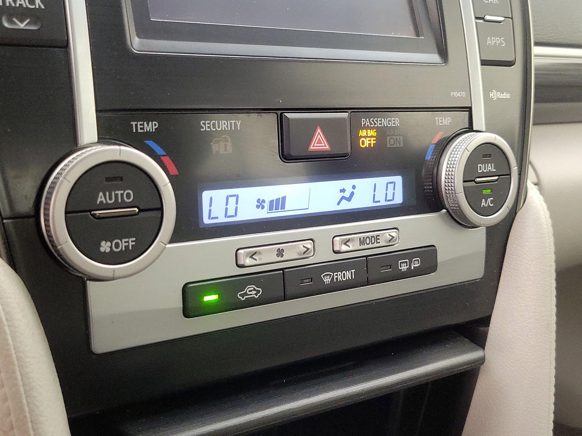 Thumbnail: 2014 Toyota Camry - 17