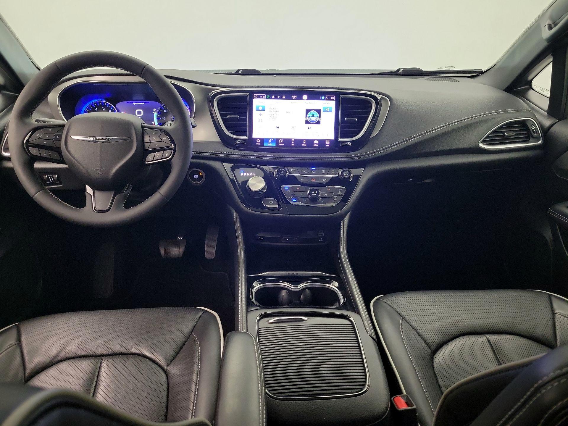 Thumbnail: 2022 Chrysler Pacifica - 9