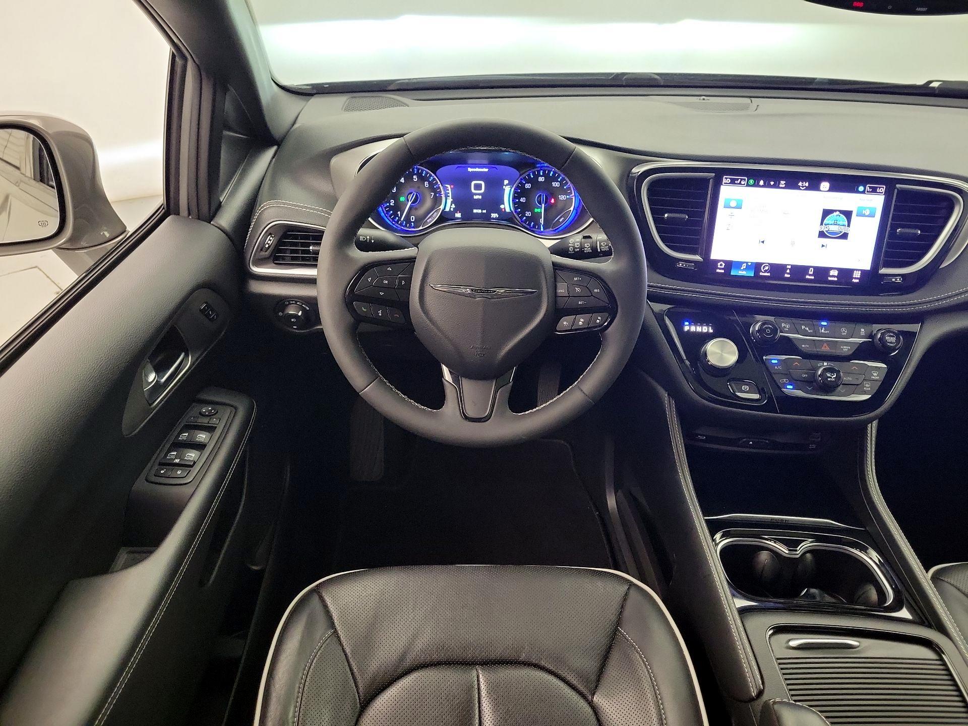 Thumbnail: 2022 Chrysler Pacifica - 10