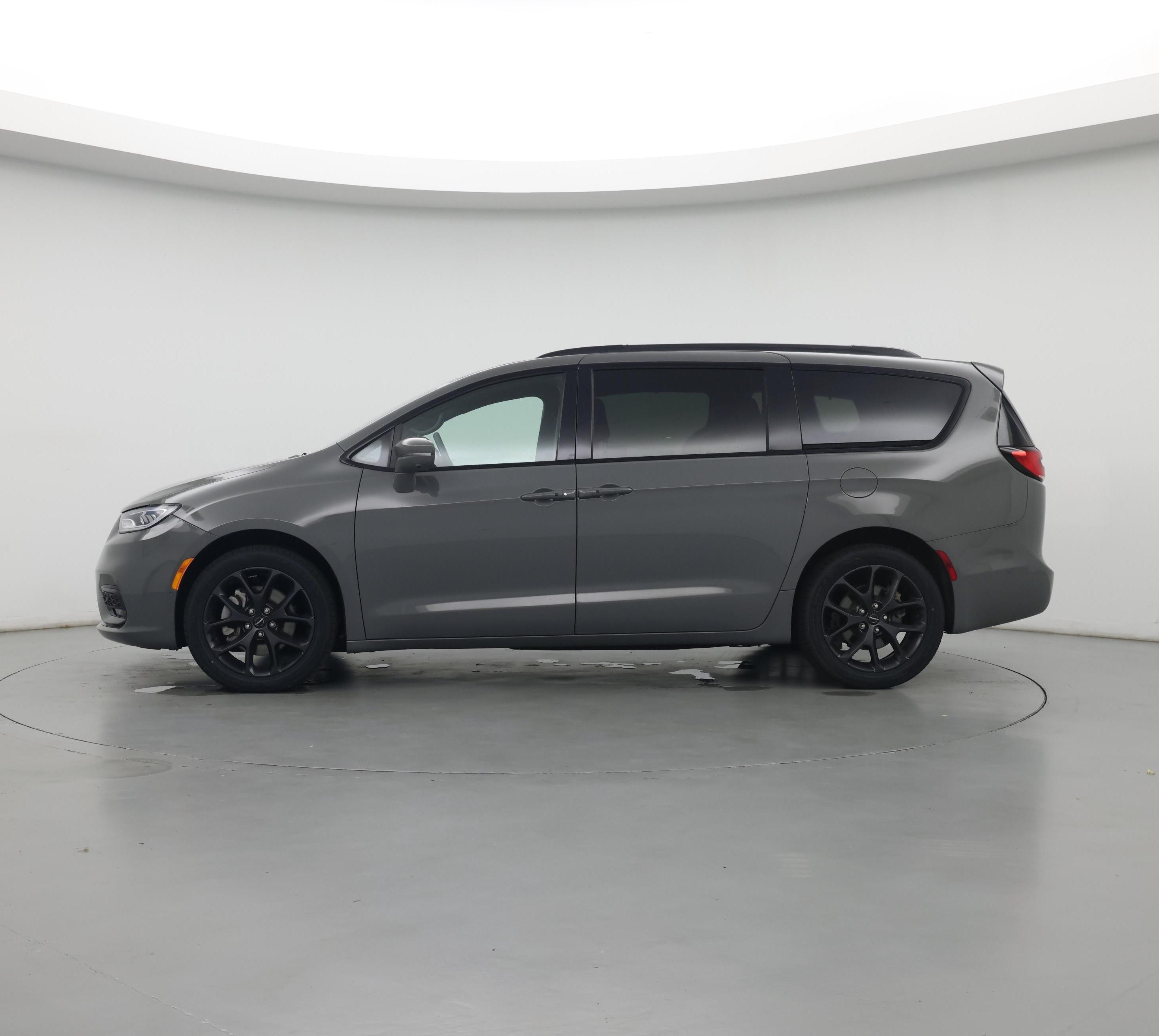Thumbnail: 2022 Chrysler Pacifica - 3