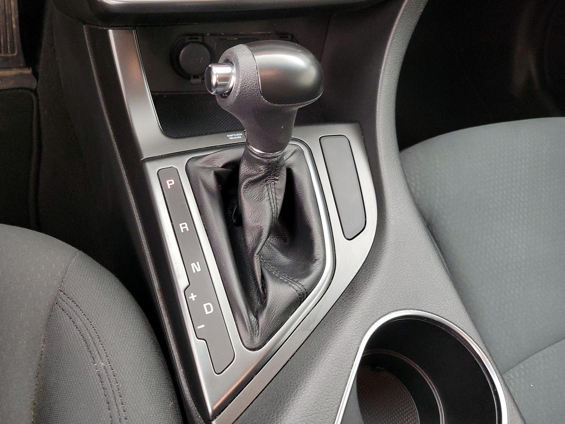 Thumbnail: 2015 Kia Optima - 16
