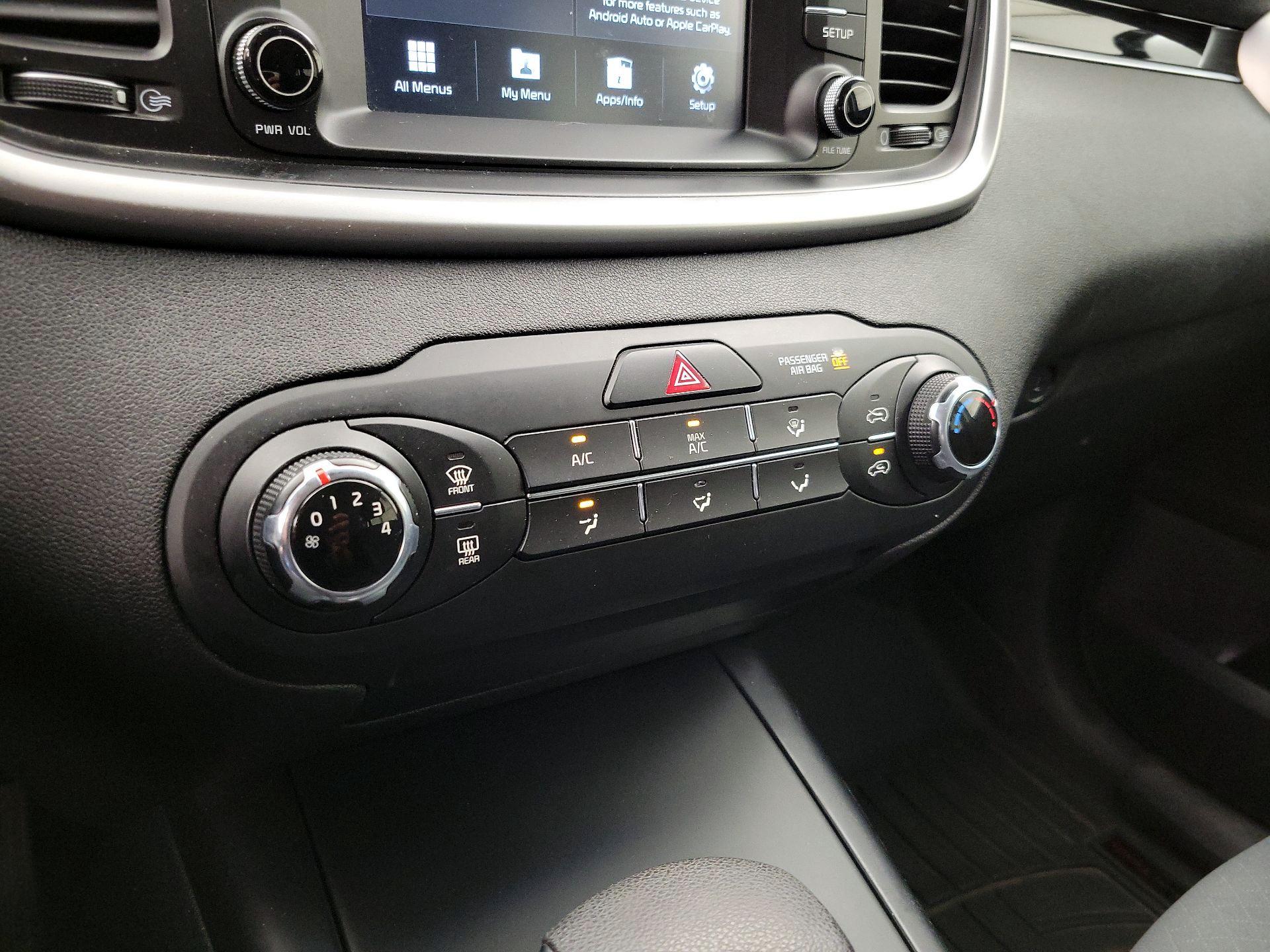 Thumbnail: 2019 Kia Sorento - 16