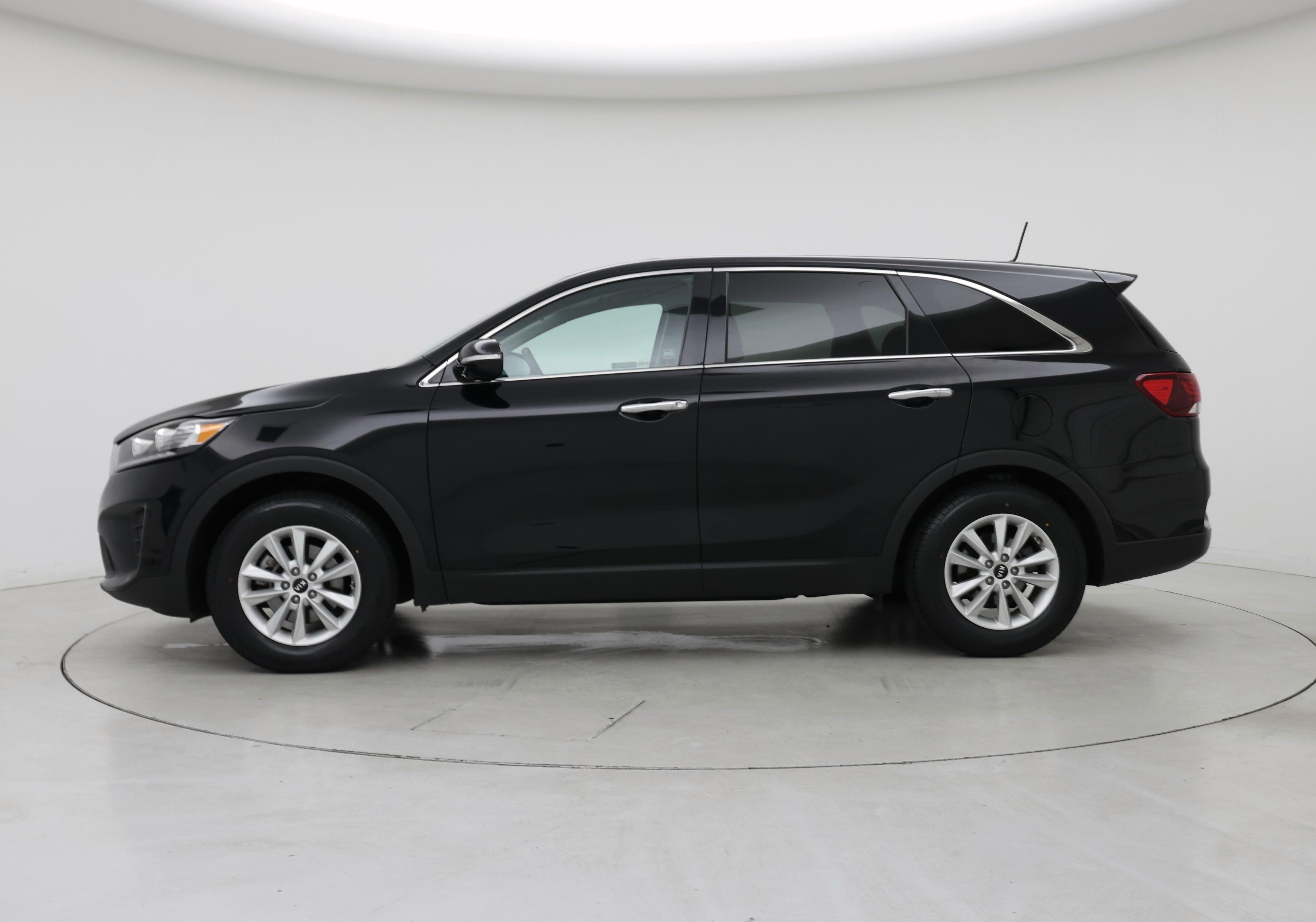 Thumbnail: 2019 Kia Sorento - 3