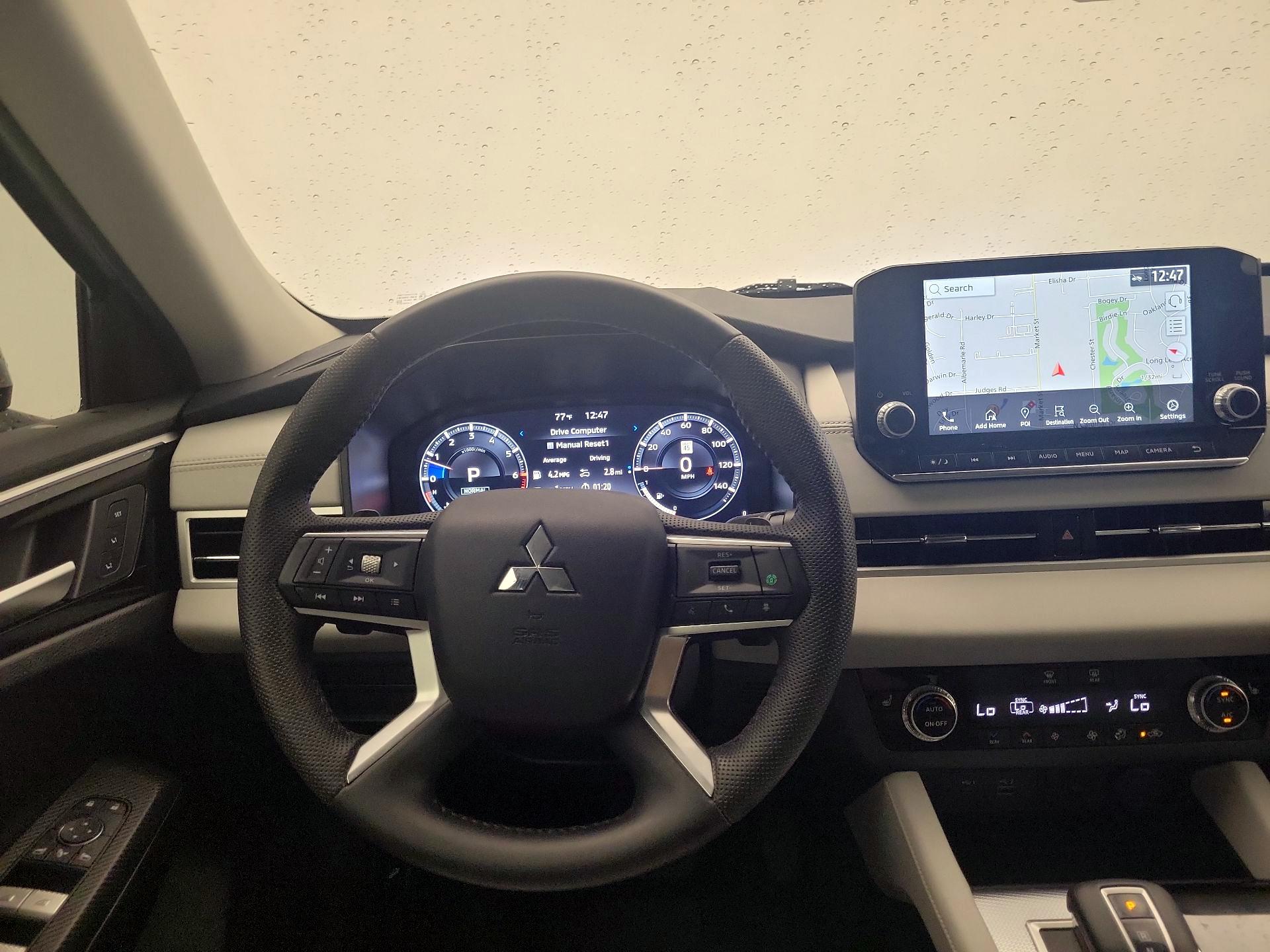 Thumbnail: 2023 Mitsubishi Outlander - 10