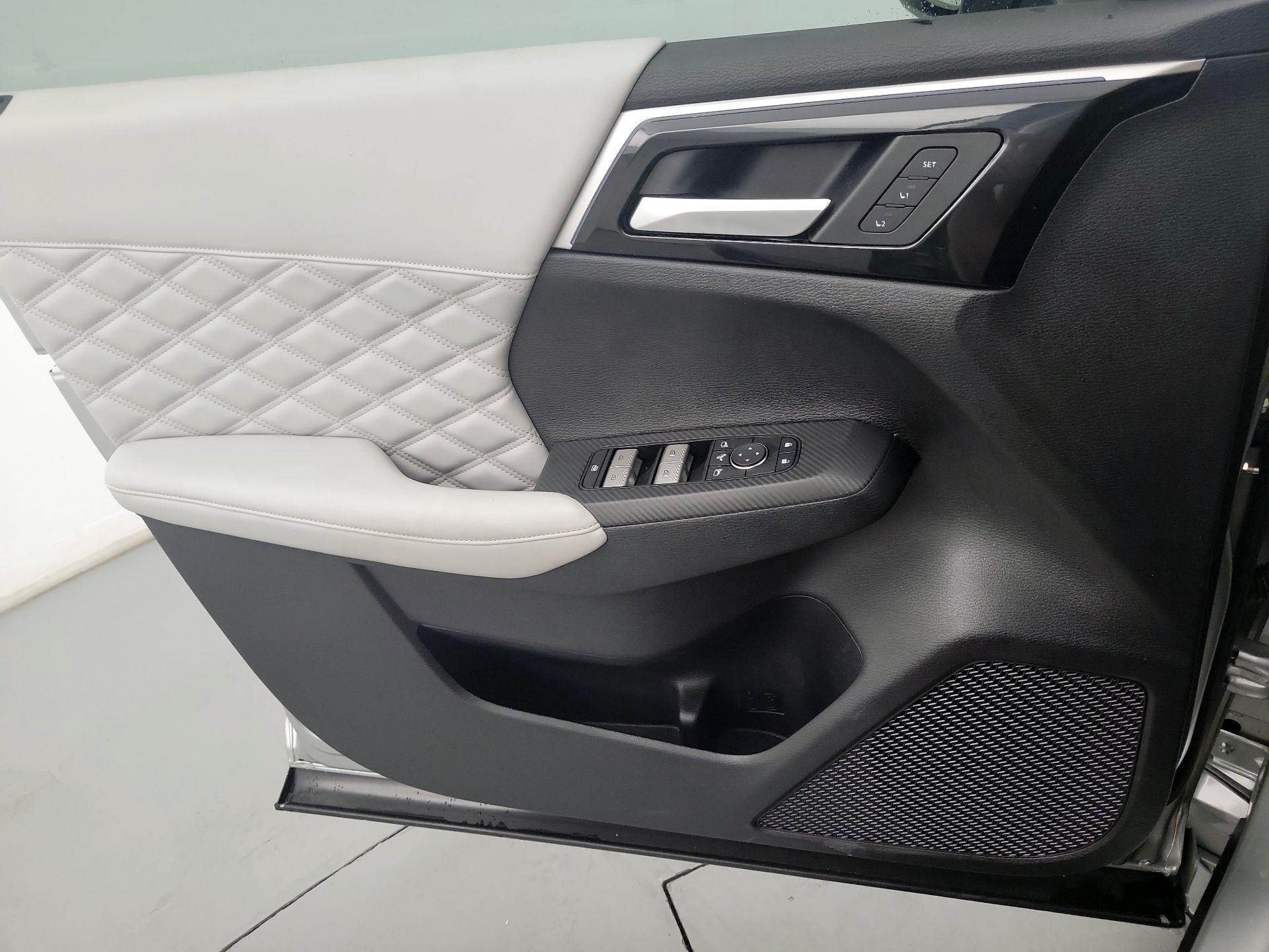 Thumbnail: 2023 Mitsubishi Outlander - 12