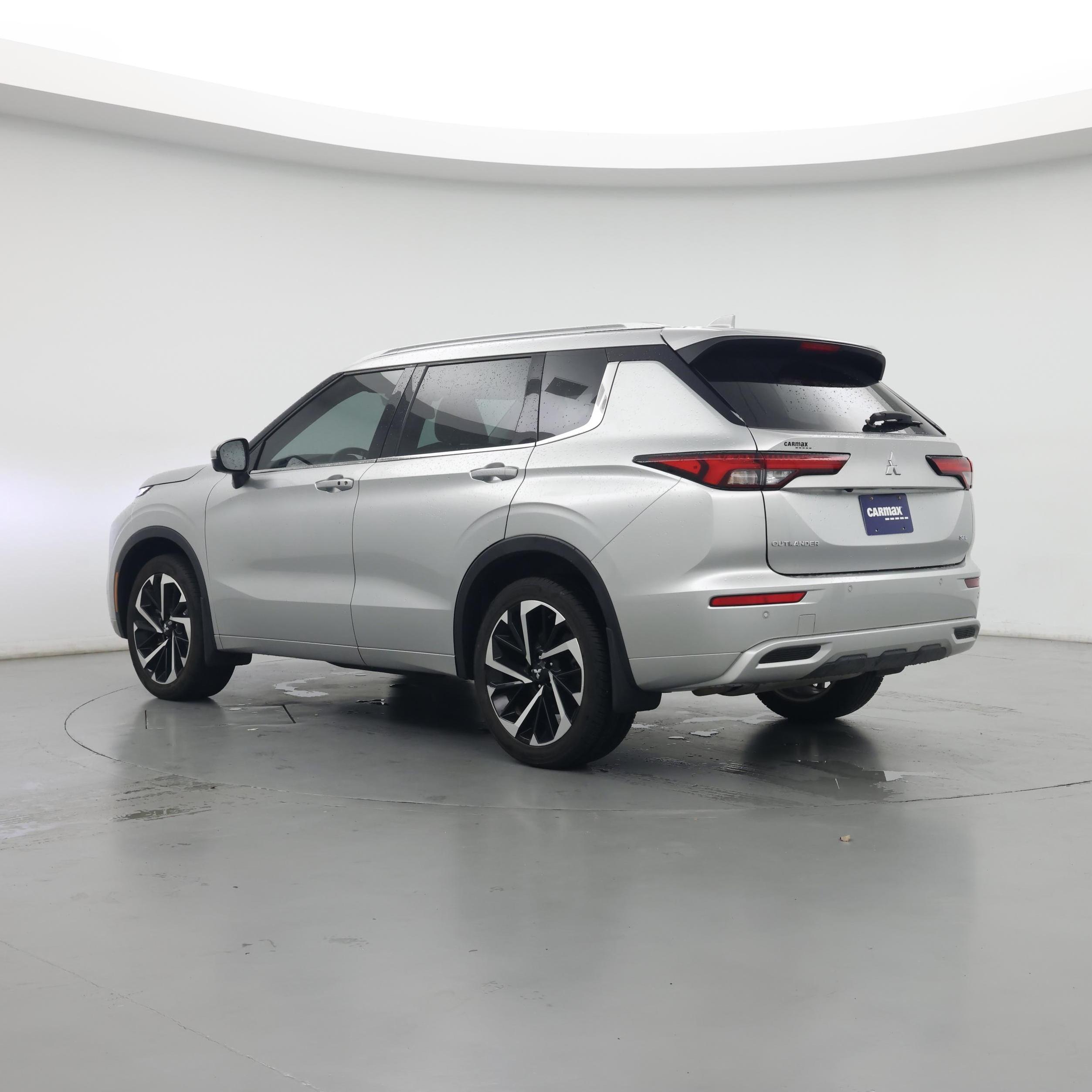 Thumbnail: 2023 Mitsubishi Outlander - 2