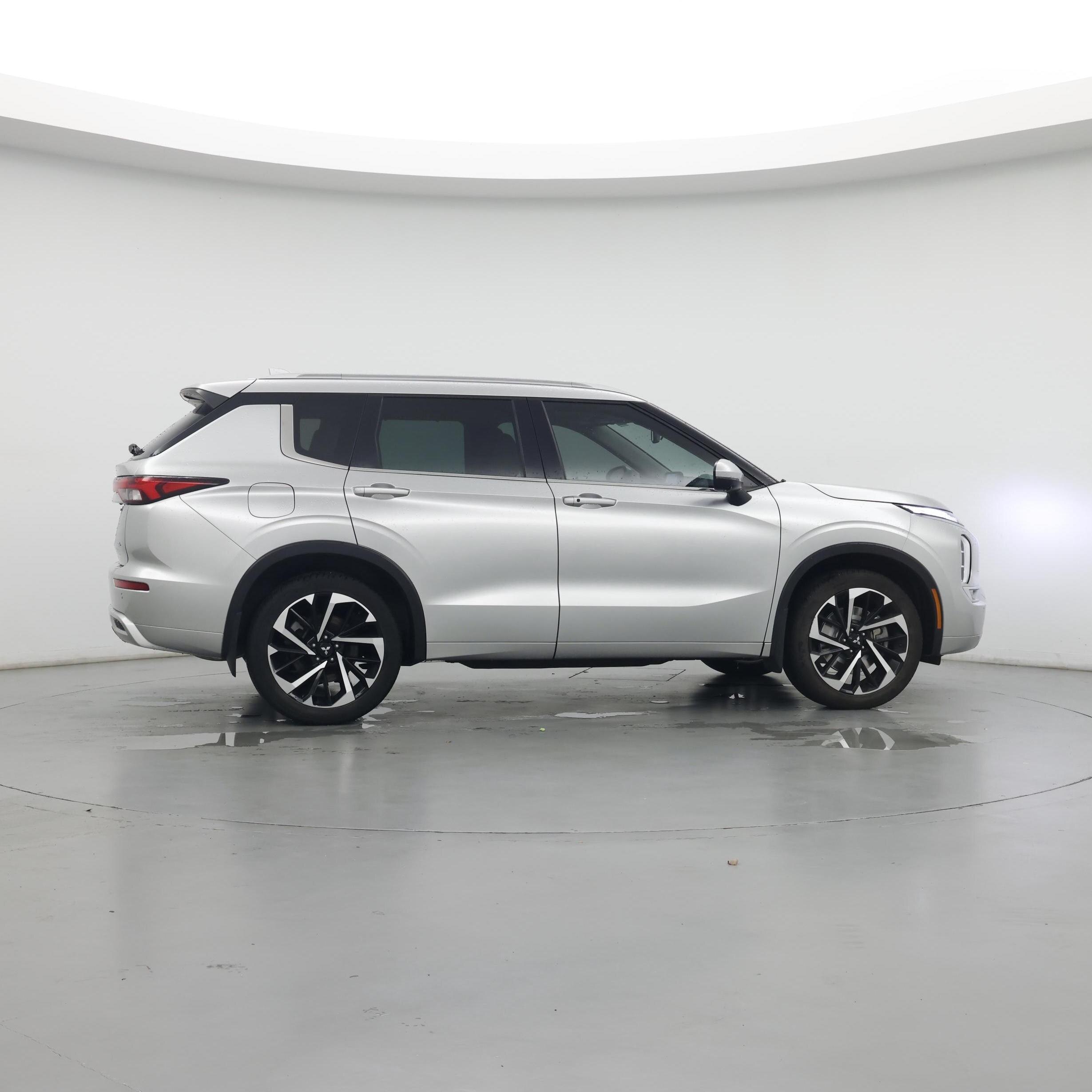 Thumbnail: 2023 Mitsubishi Outlander - 7