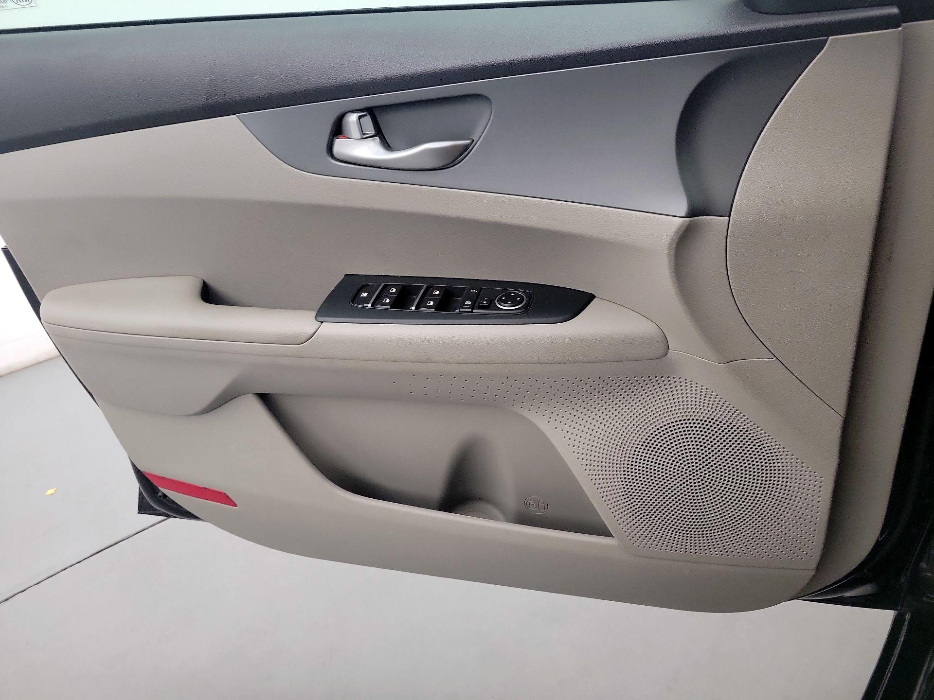 Thumbnail: 2021 Kia Forte - 12