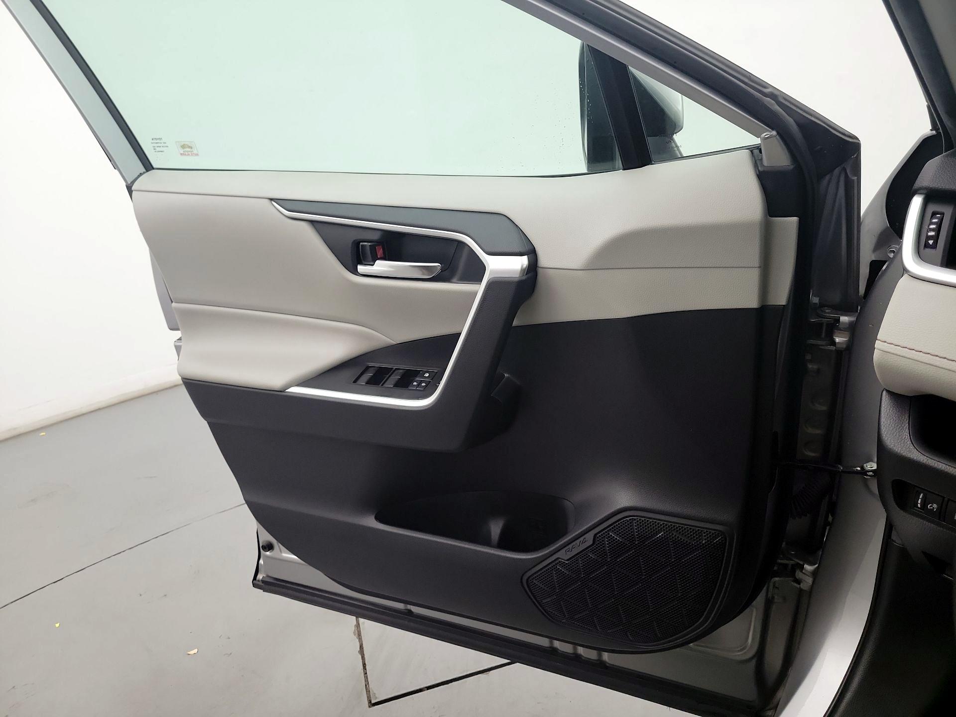 Thumbnail: 2021 Toyota RAV4 - 12