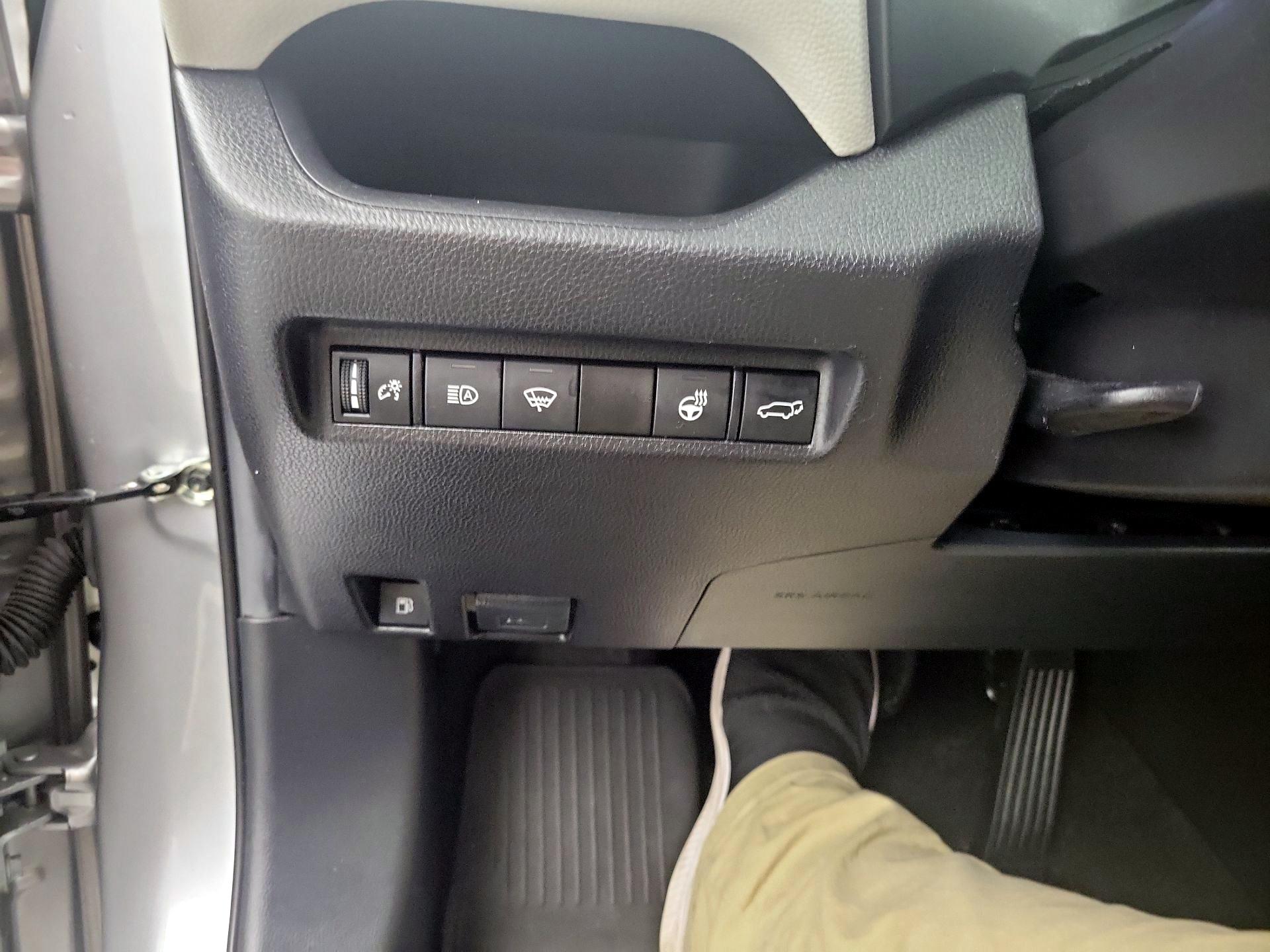 Thumbnail: 2021 Toyota RAV4 - 13