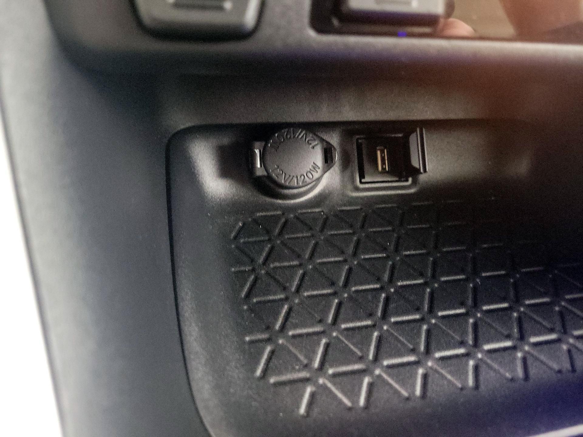 Thumbnail: 2021 Toyota RAV4 - 18