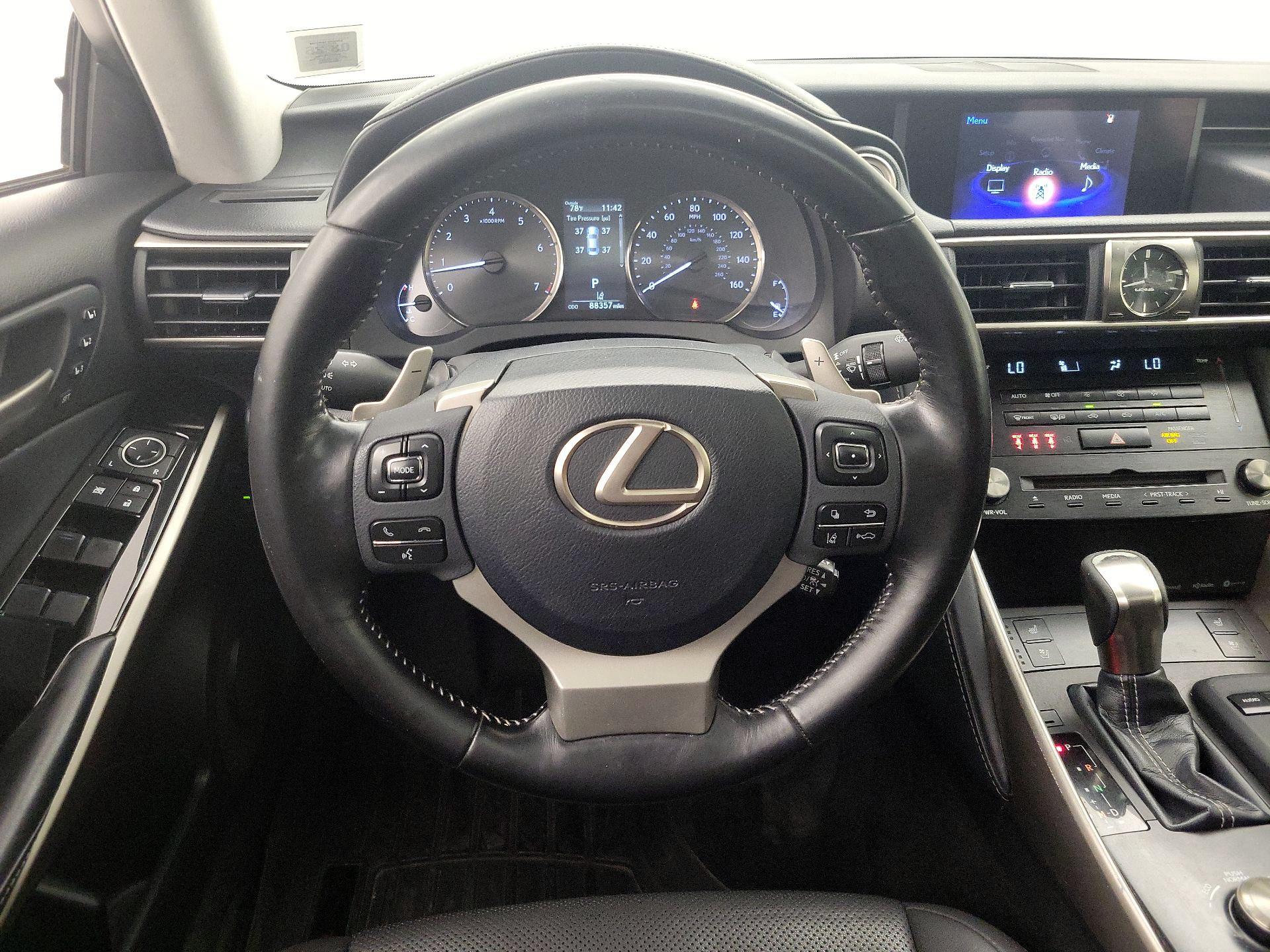 Thumbnail: 2018 Lexus IS - 10