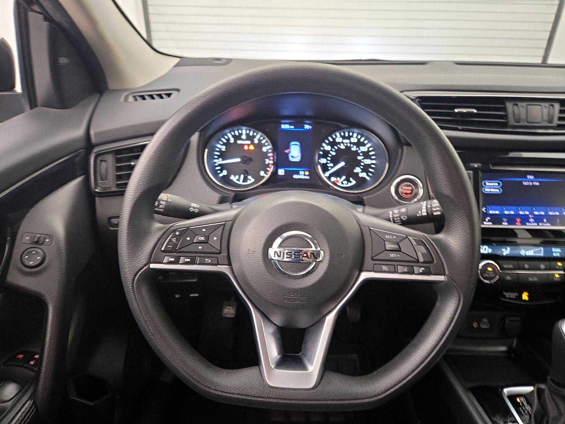 Thumbnail: 2020 Nissan Rogue Sport - 10