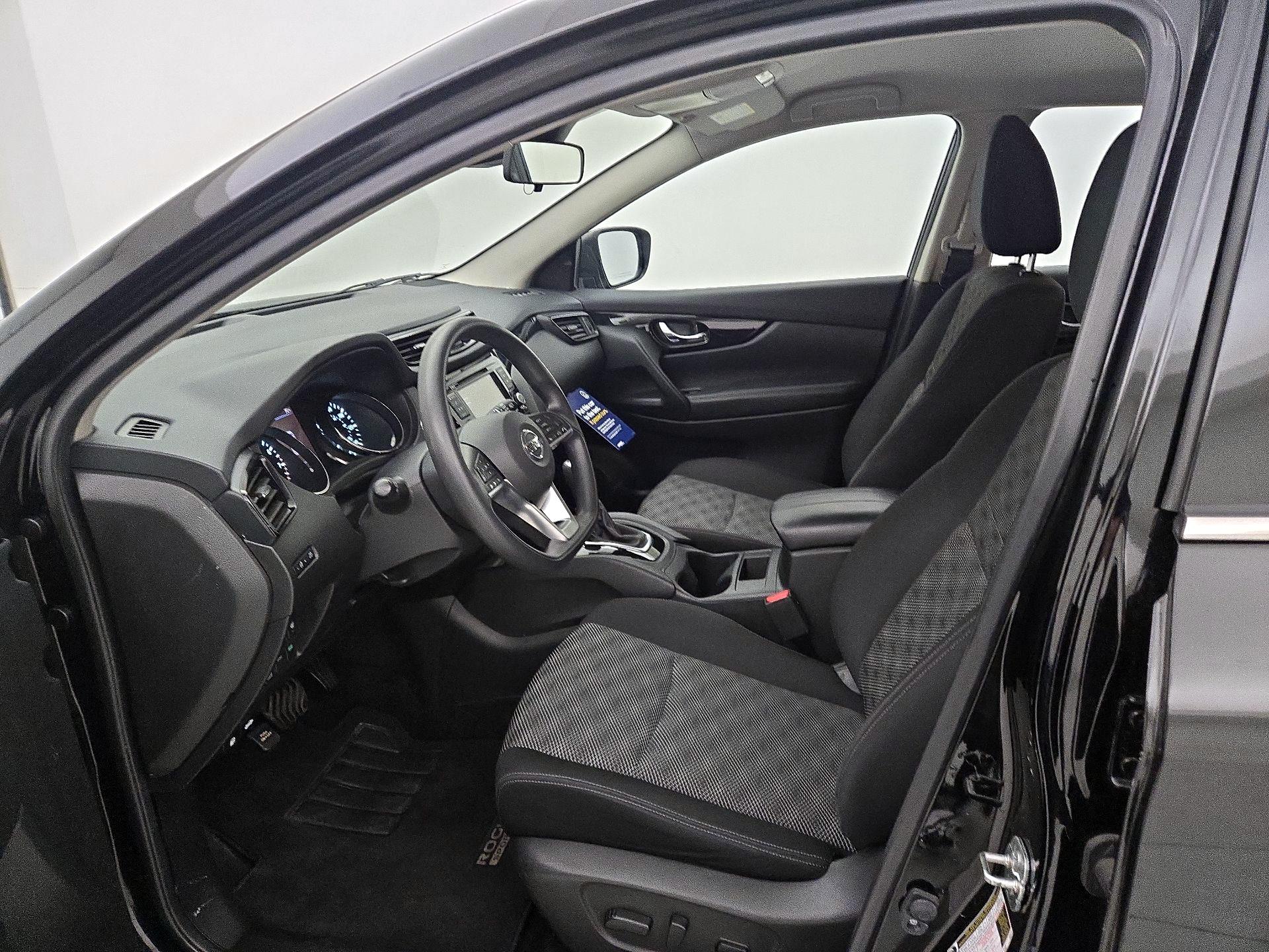 Thumbnail: 2020 Nissan Rogue Sport - 11
