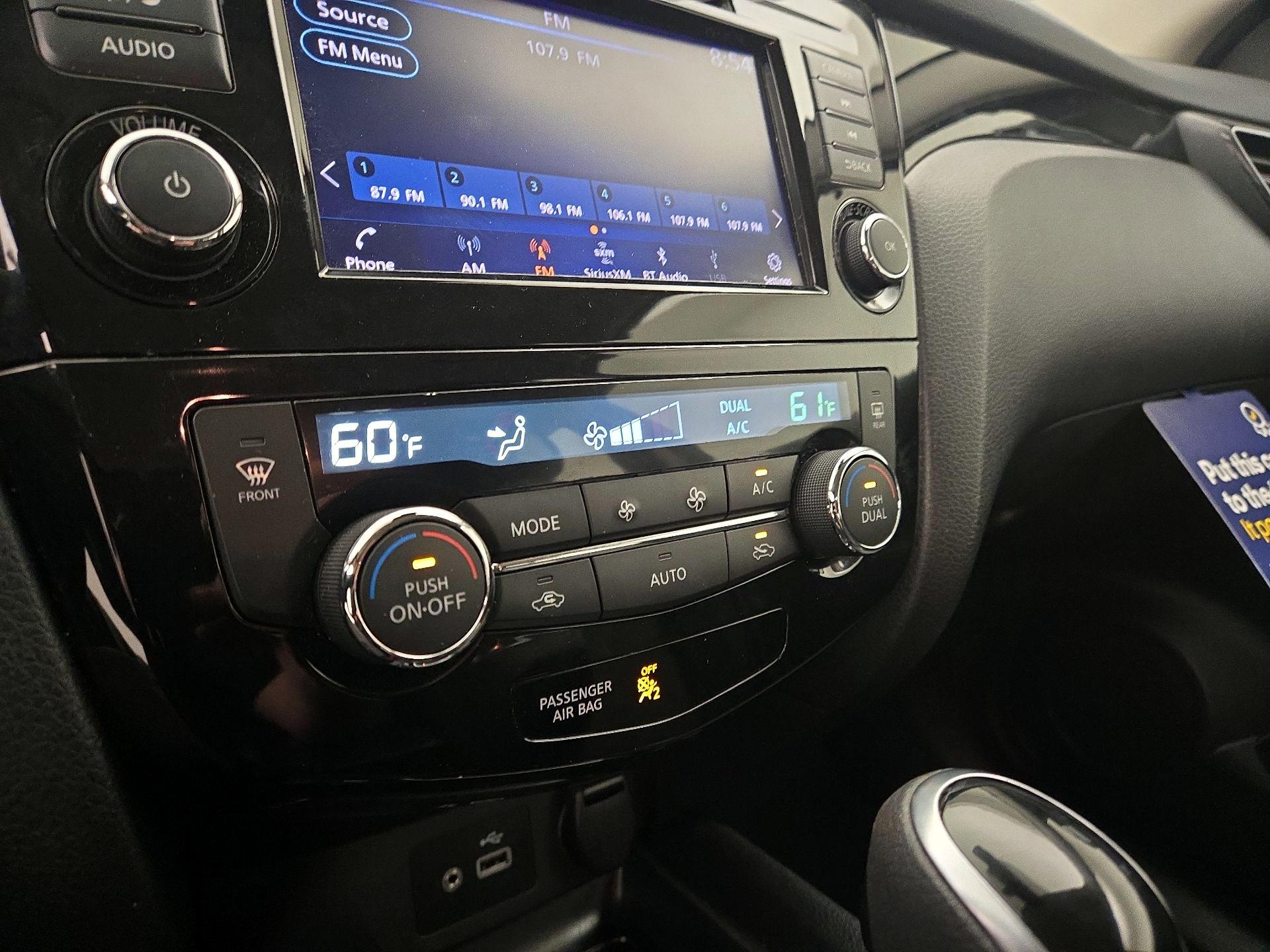 Thumbnail: 2020 Nissan Rogue Sport - 16